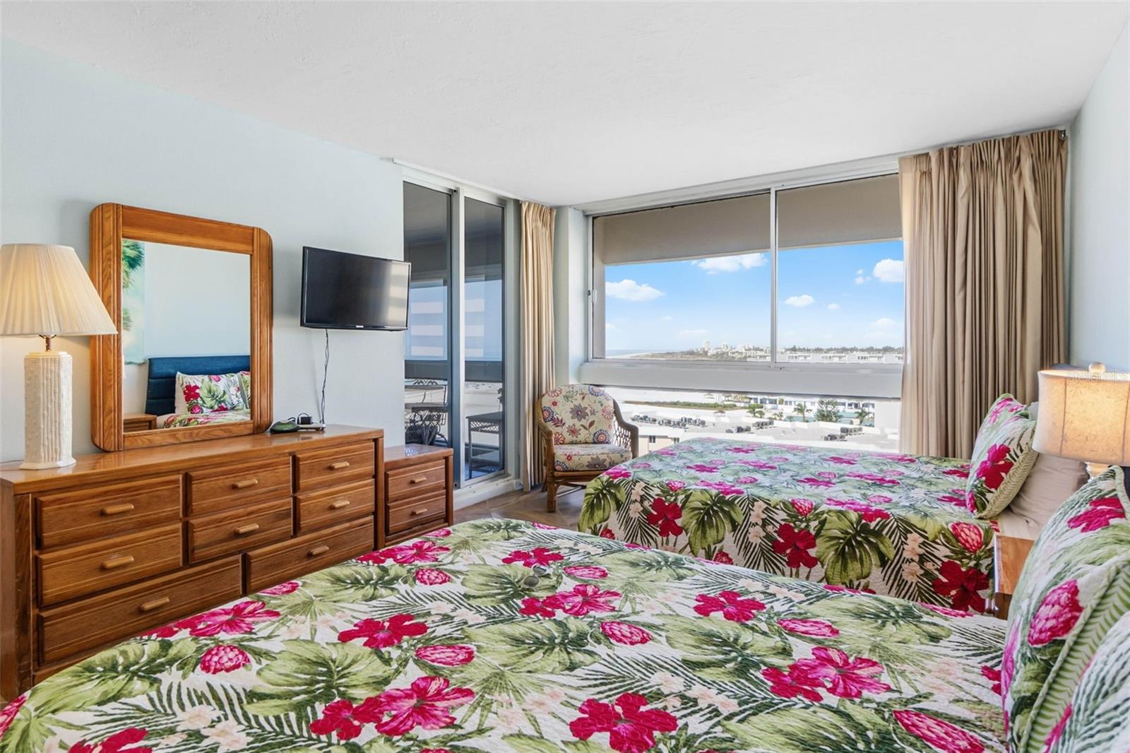 Image 23 of 39 For 5966 Midnight Pass Road G113