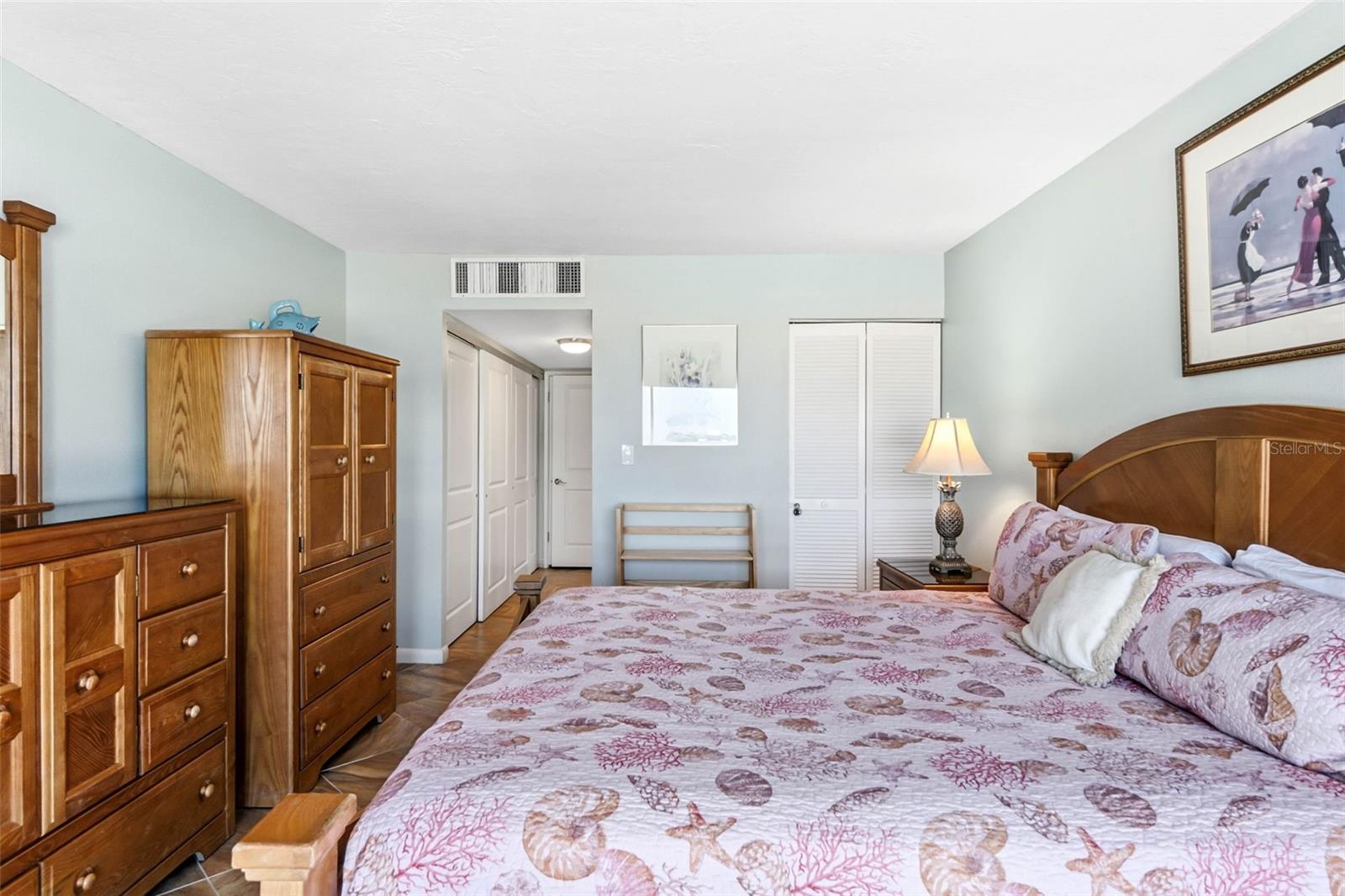 Image 31 of 39 For 5966 Midnight Pass Road G113