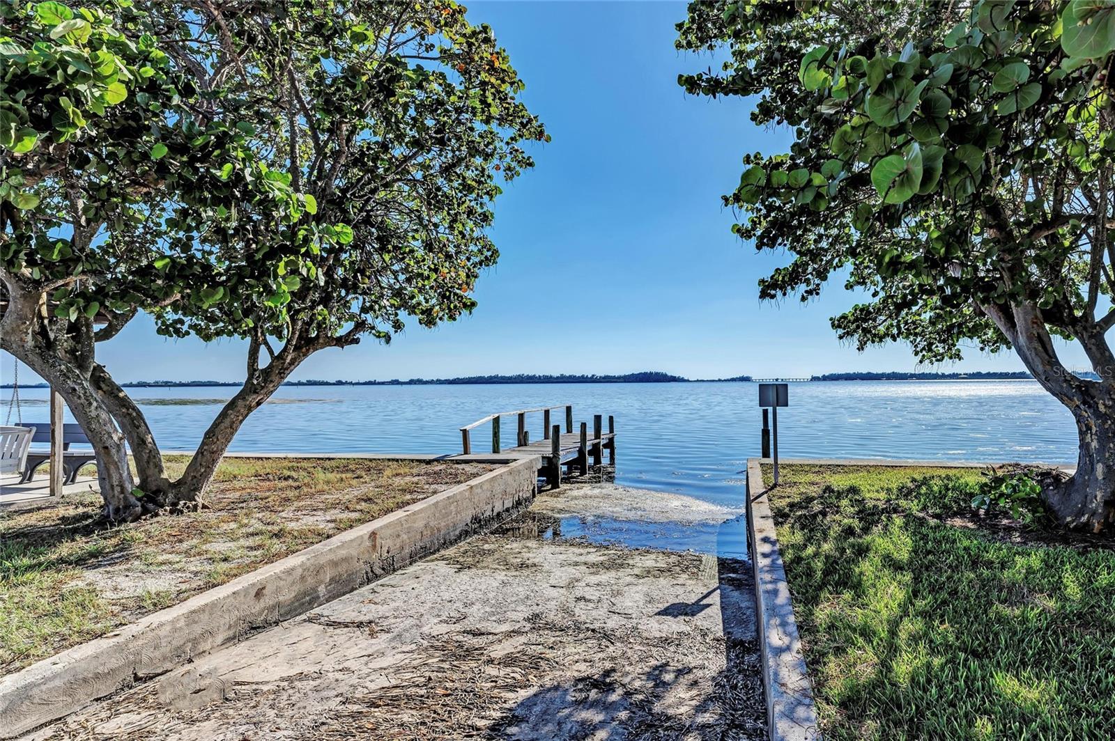 Image 34 of 47 For 10315 Cortez Road W 17j