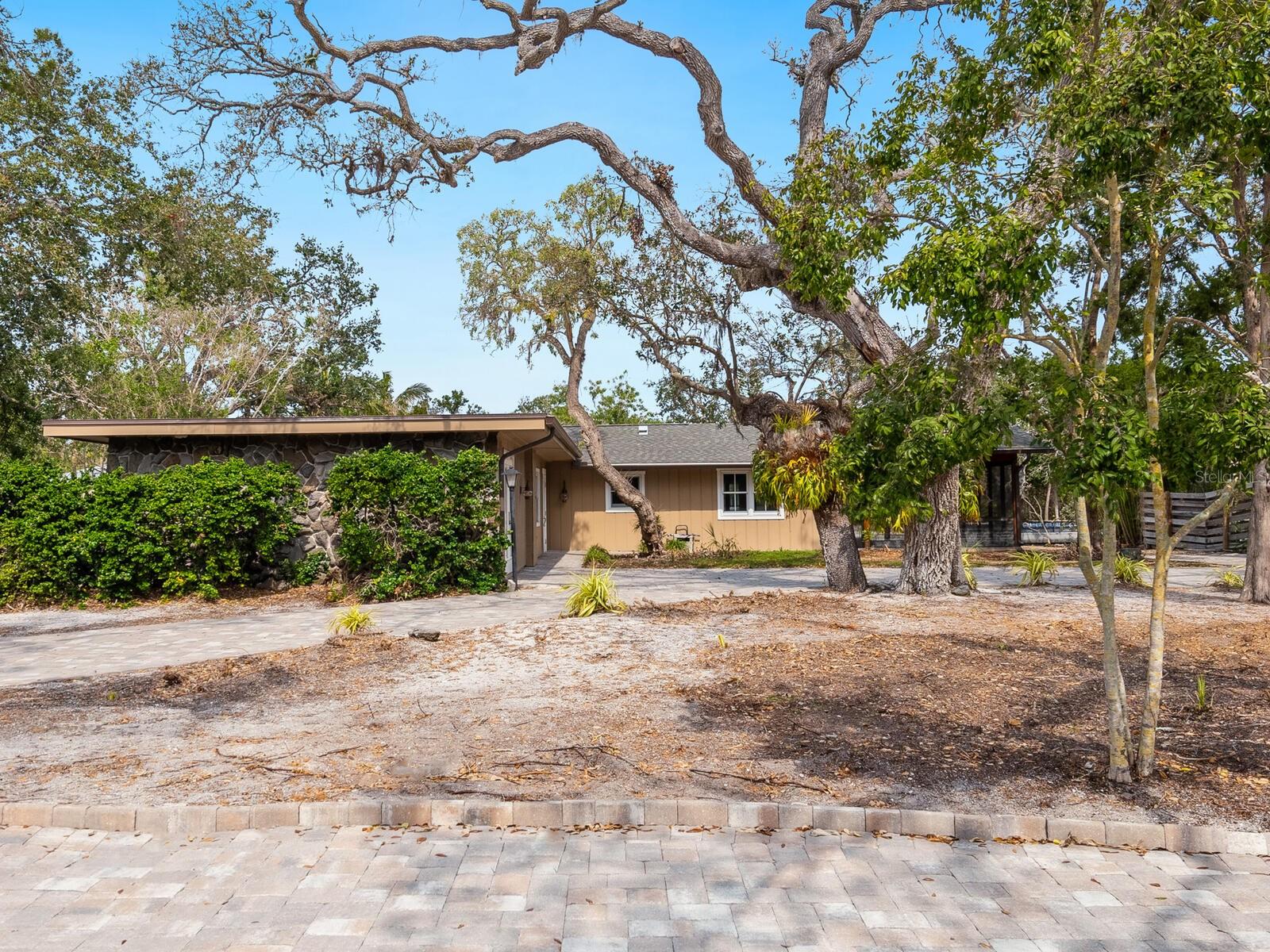 Image 5 of 44 For 615 Buttonwood Drive