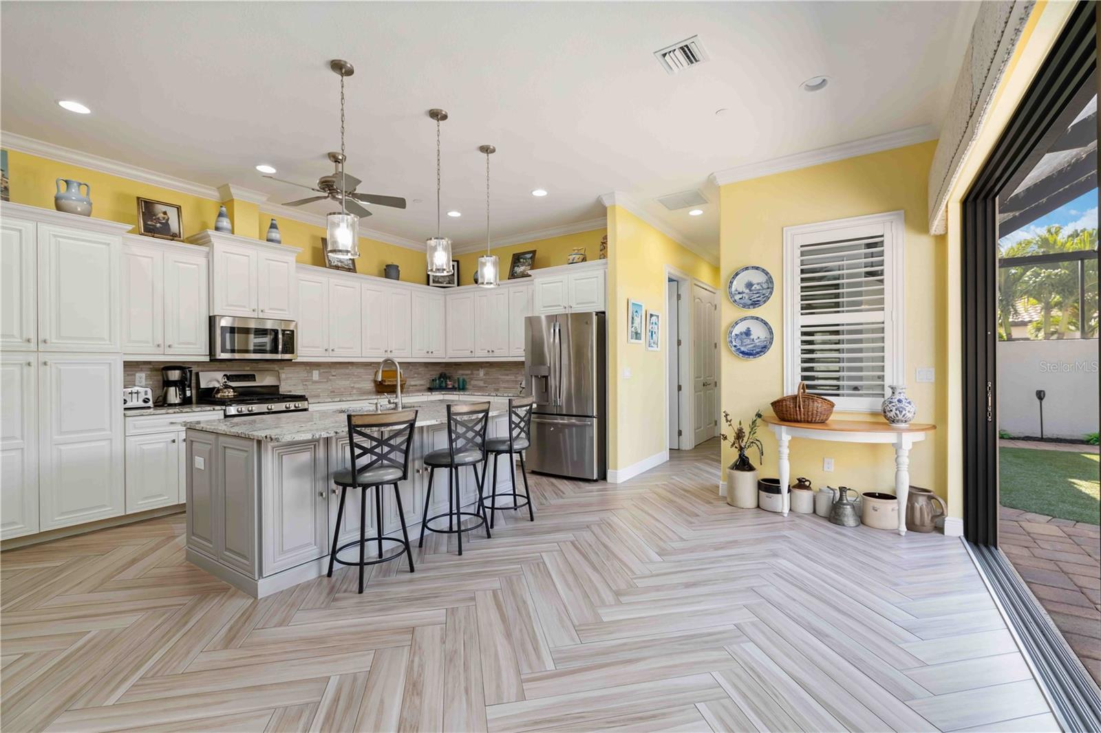 Image 10 of 76 For 146 Tampa Avenue