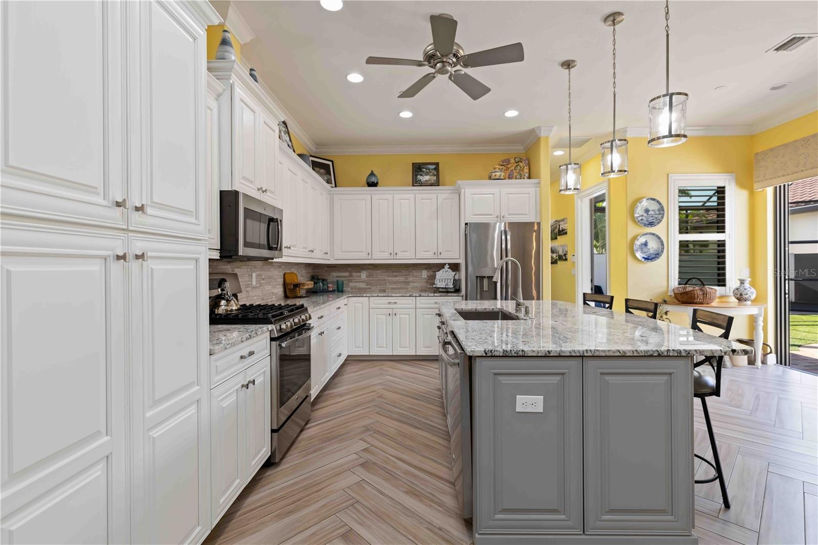 Image 11 of 76 For 146 Tampa Avenue