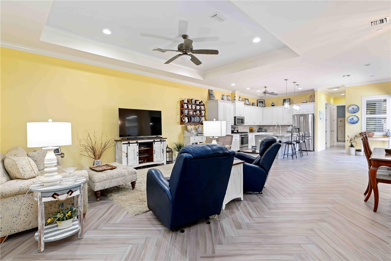 Image 18 of 76 For 146 Tampa Avenue