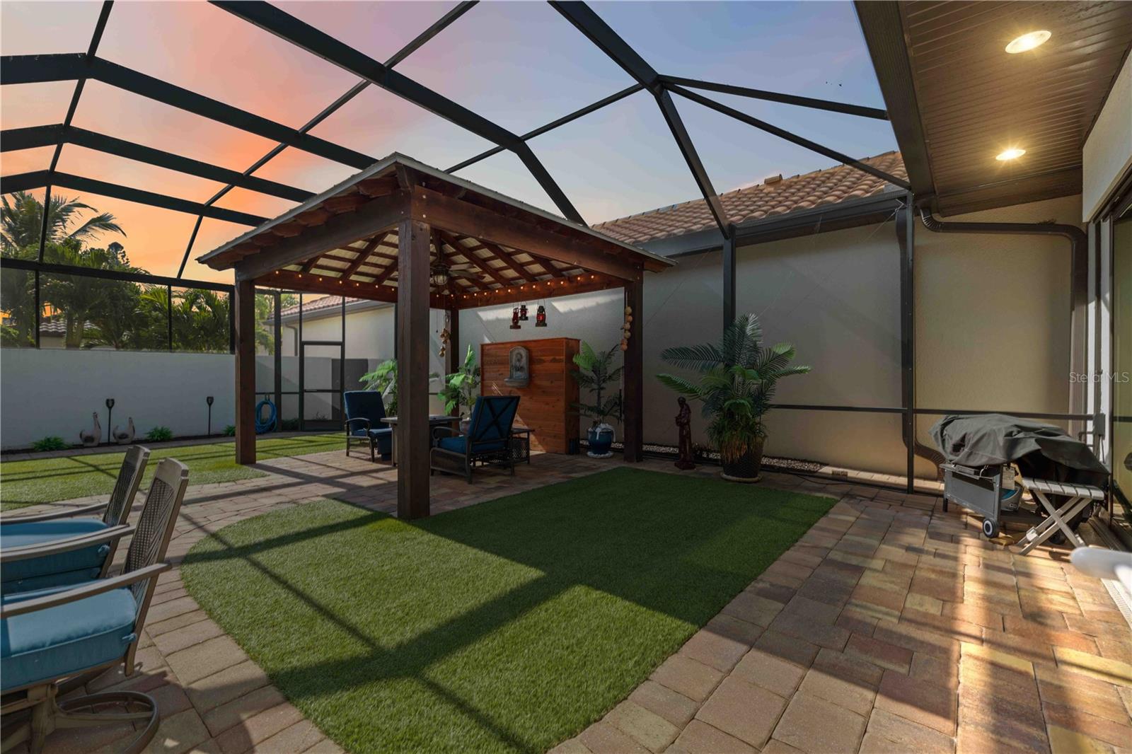 Image 36 of 76 For 146 Tampa Avenue