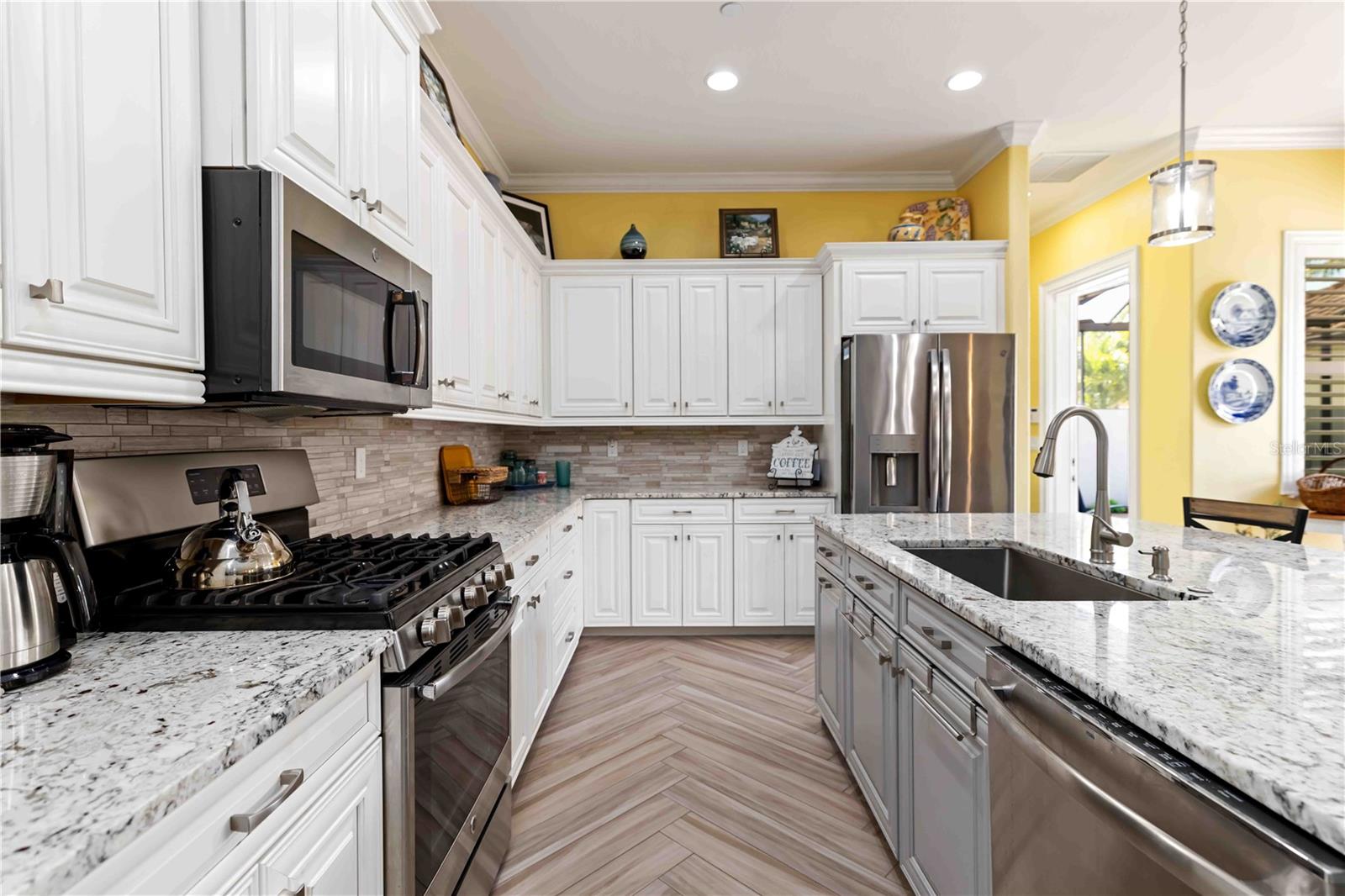 Image 7 of 76 For 146 Tampa Avenue