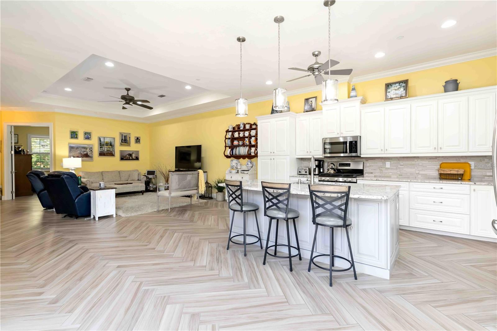 Image 8 of 76 For 146 Tampa Avenue