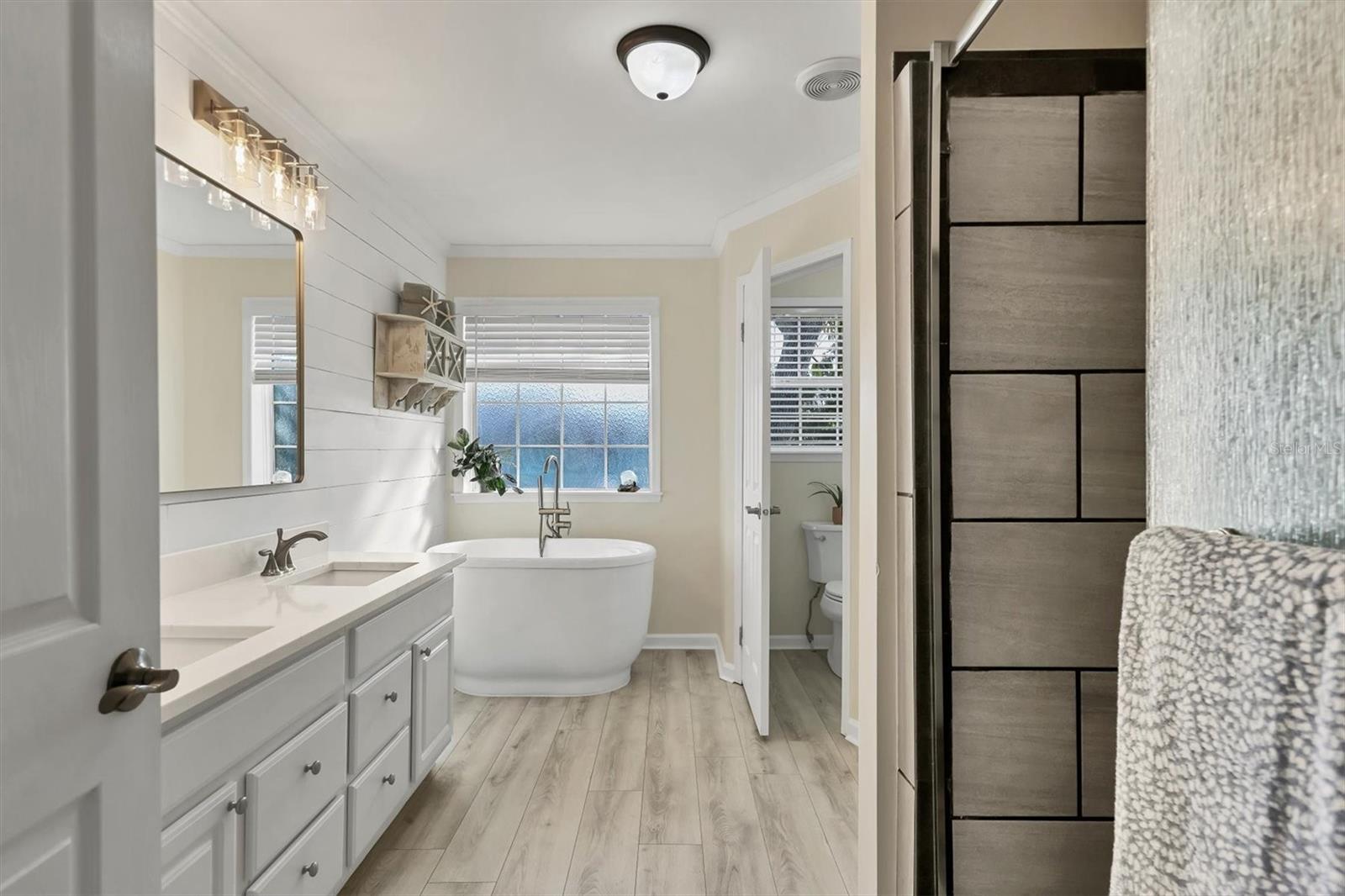 Image 22 of 53 For 755 Colgate Road