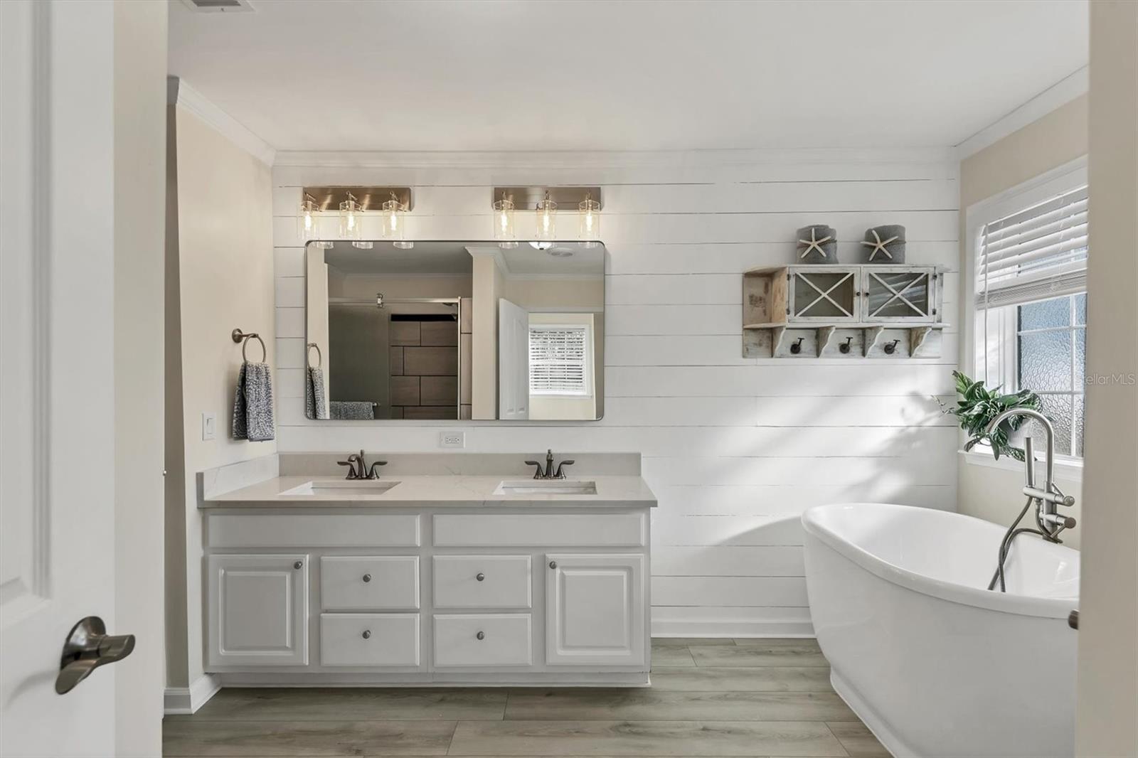 Image 23 of 53 For 755 Colgate Road