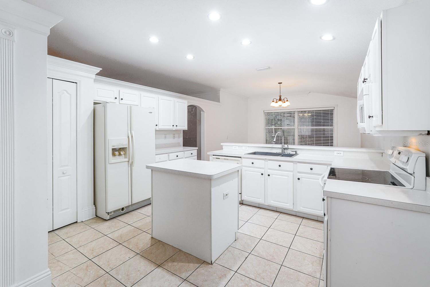 Image 14 of 43 For 295 Fareham Drive