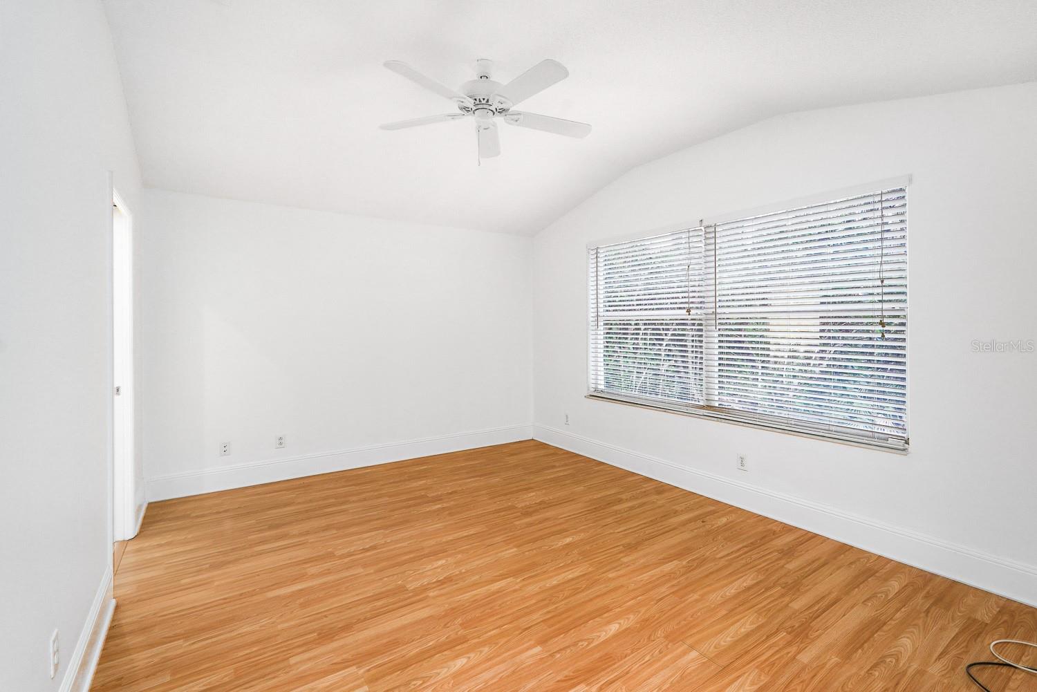 Image 19 of 43 For 295 Fareham Drive