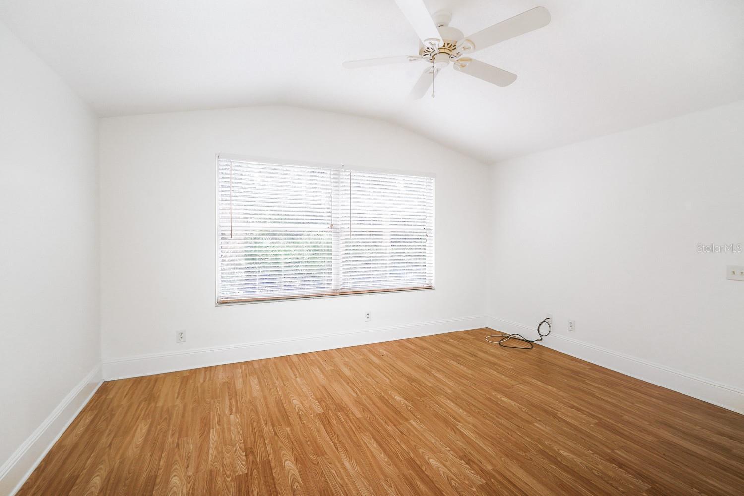 Image 21 of 43 For 295 Fareham Drive