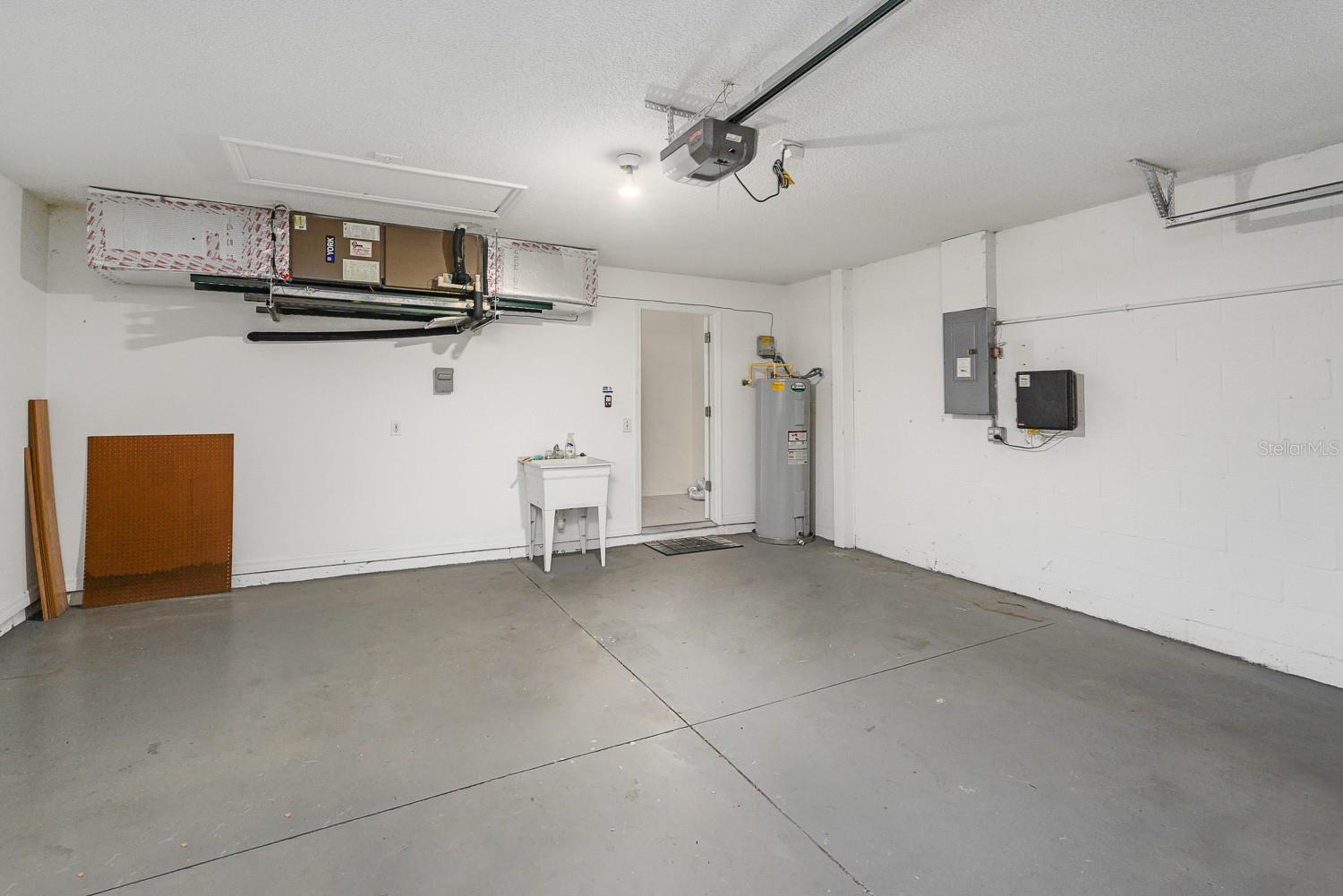 Image 34 of 43 For 295 Fareham Drive