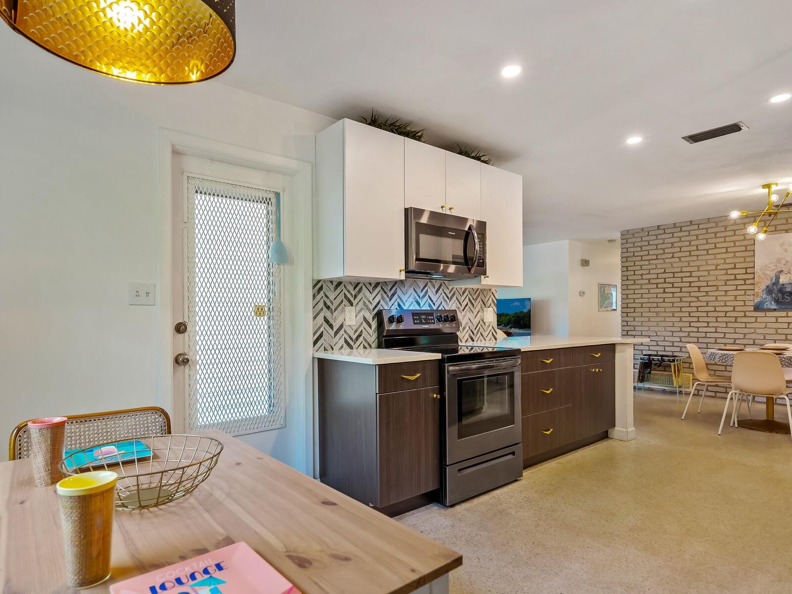 Image 10 of 39 For 2740 Bruce Lane