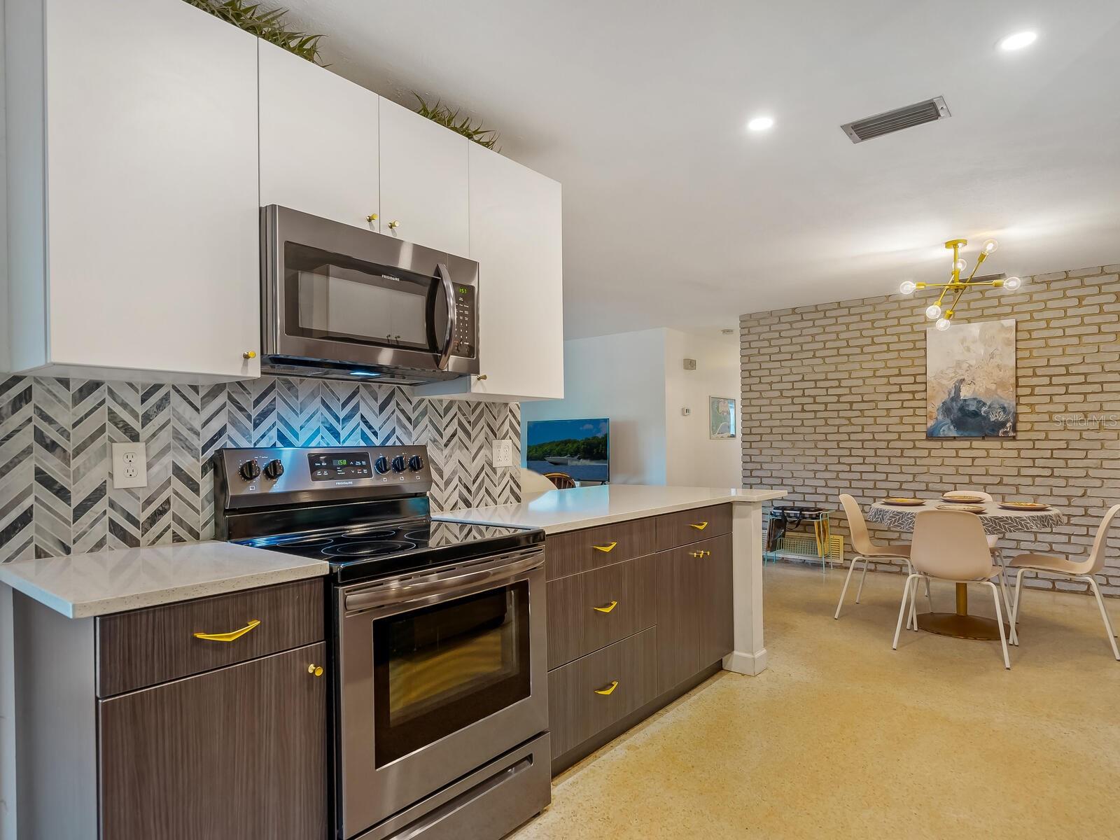 Image 11 of 39 For 2740 Bruce Lane