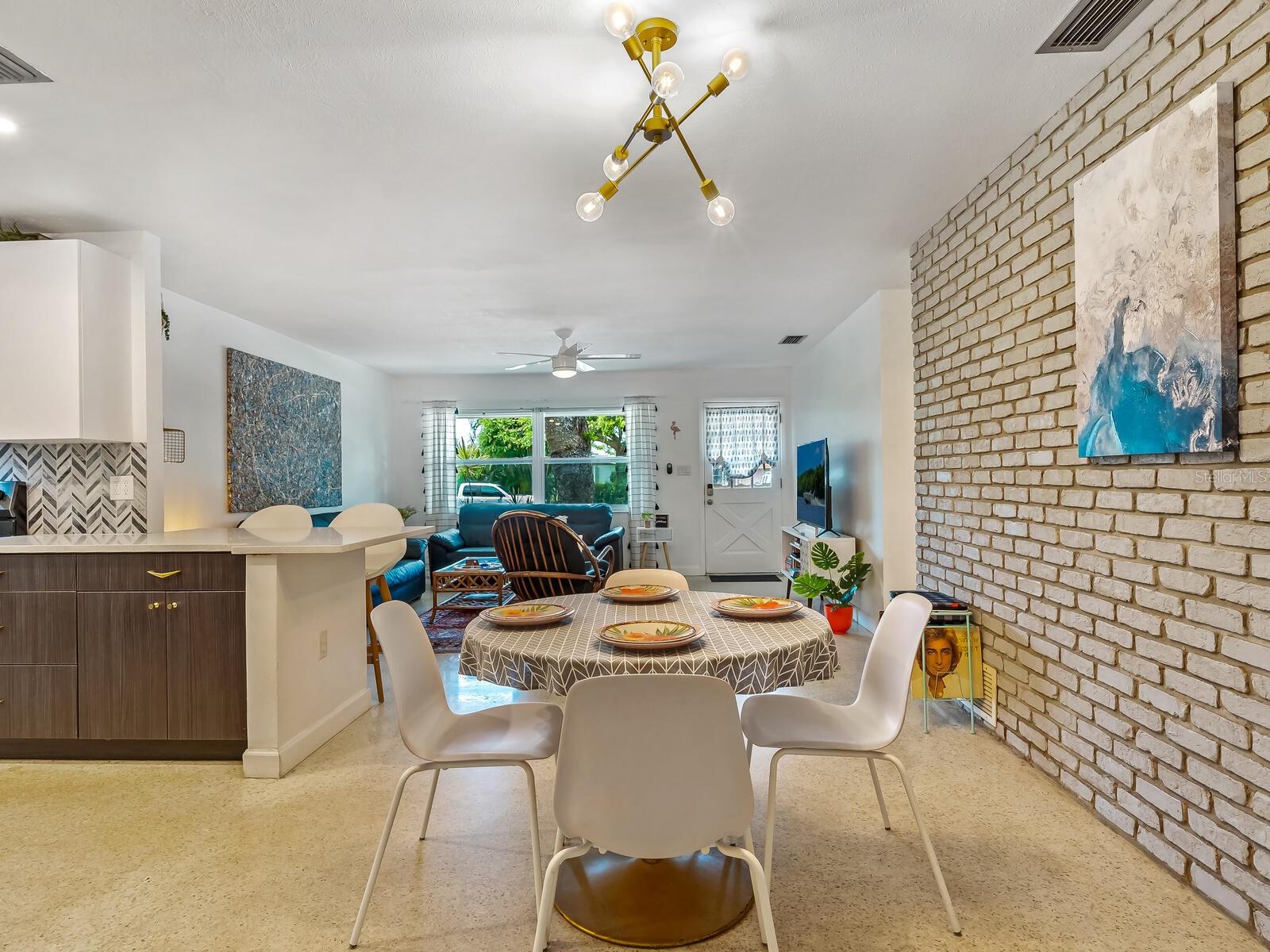 Image 12 of 39 For 2740 Bruce Lane