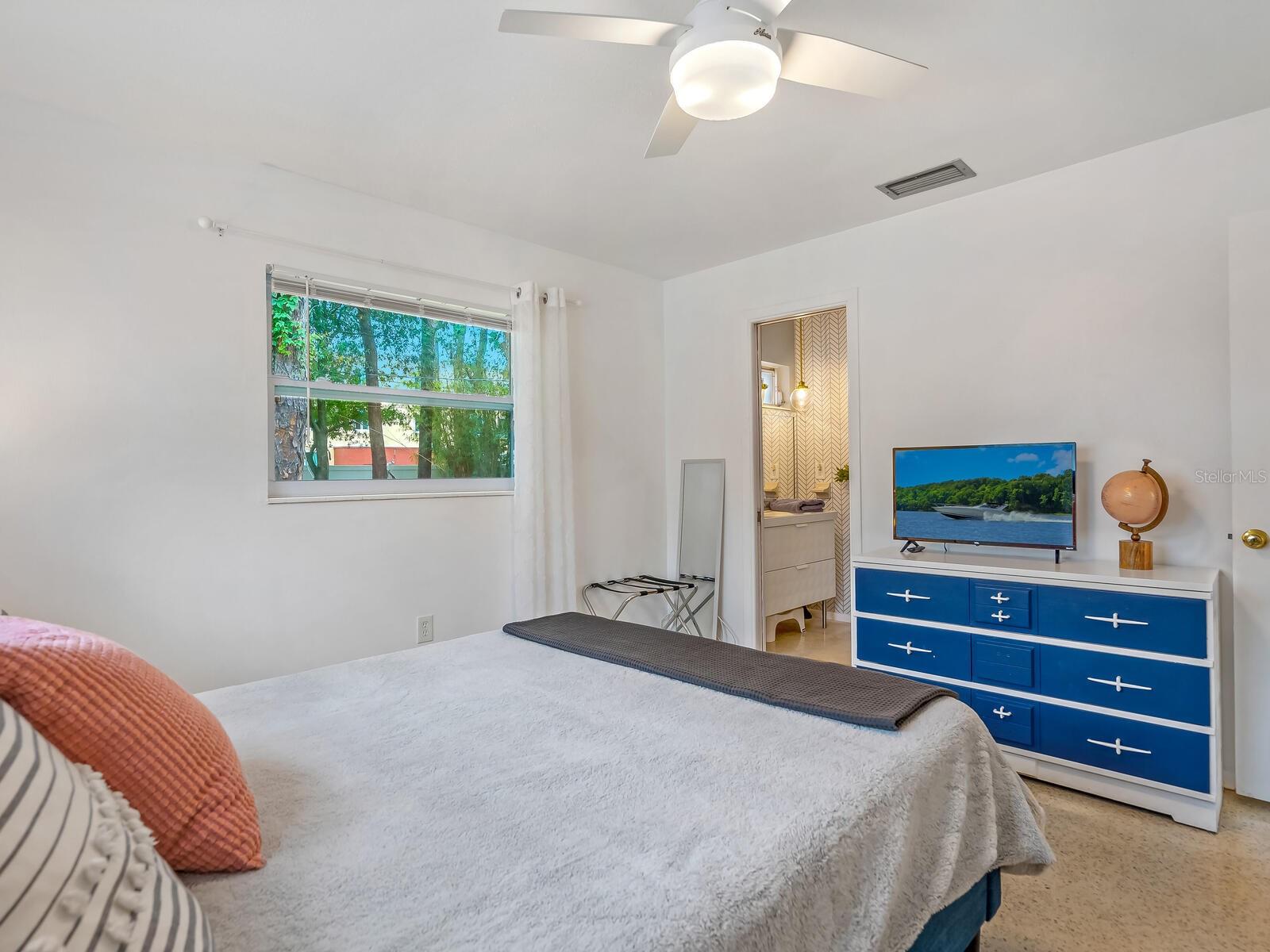 Image 17 of 39 For 2740 Bruce Lane