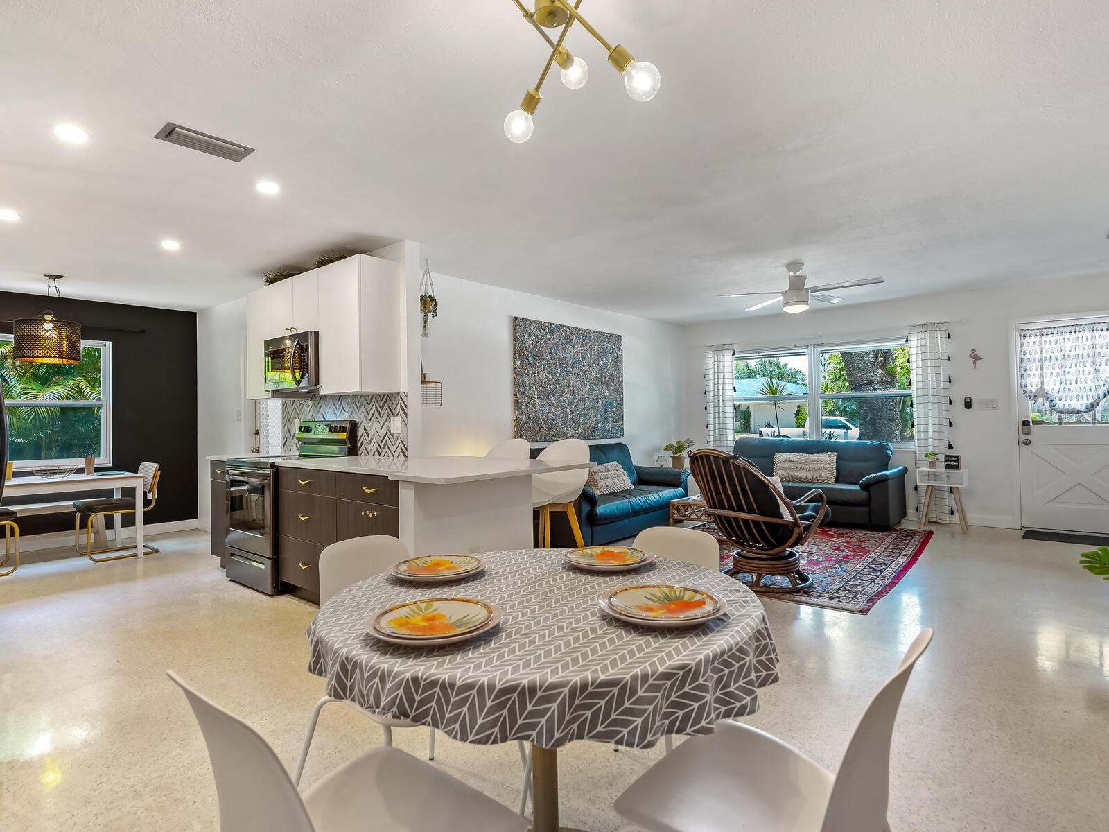 Image 7 of 39 For 2740 Bruce Lane