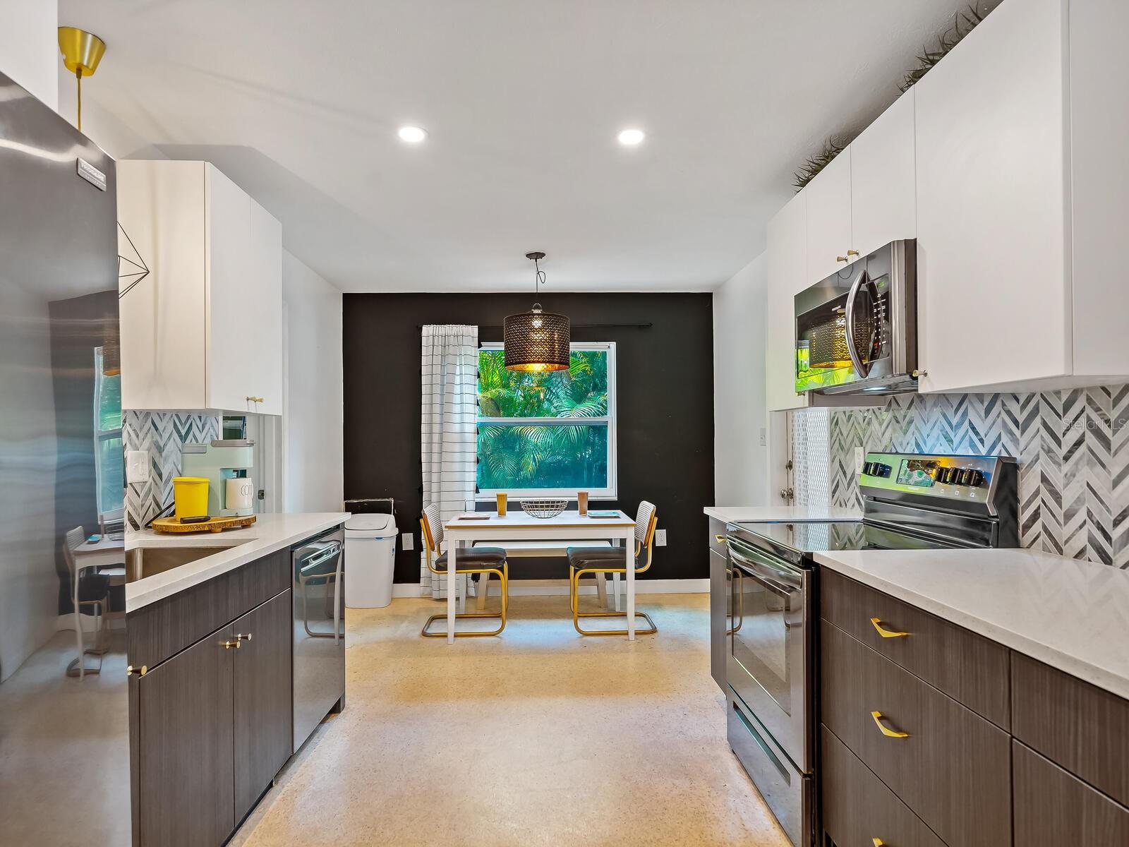 Image 8 of 39 For 2740 Bruce Lane