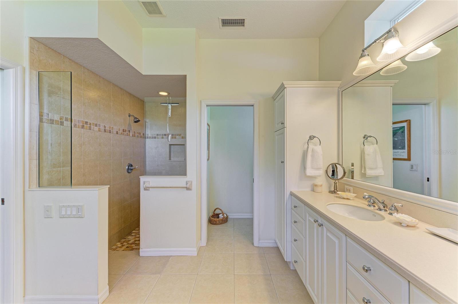 Image 49 of 83 For 13648 Heritage Way