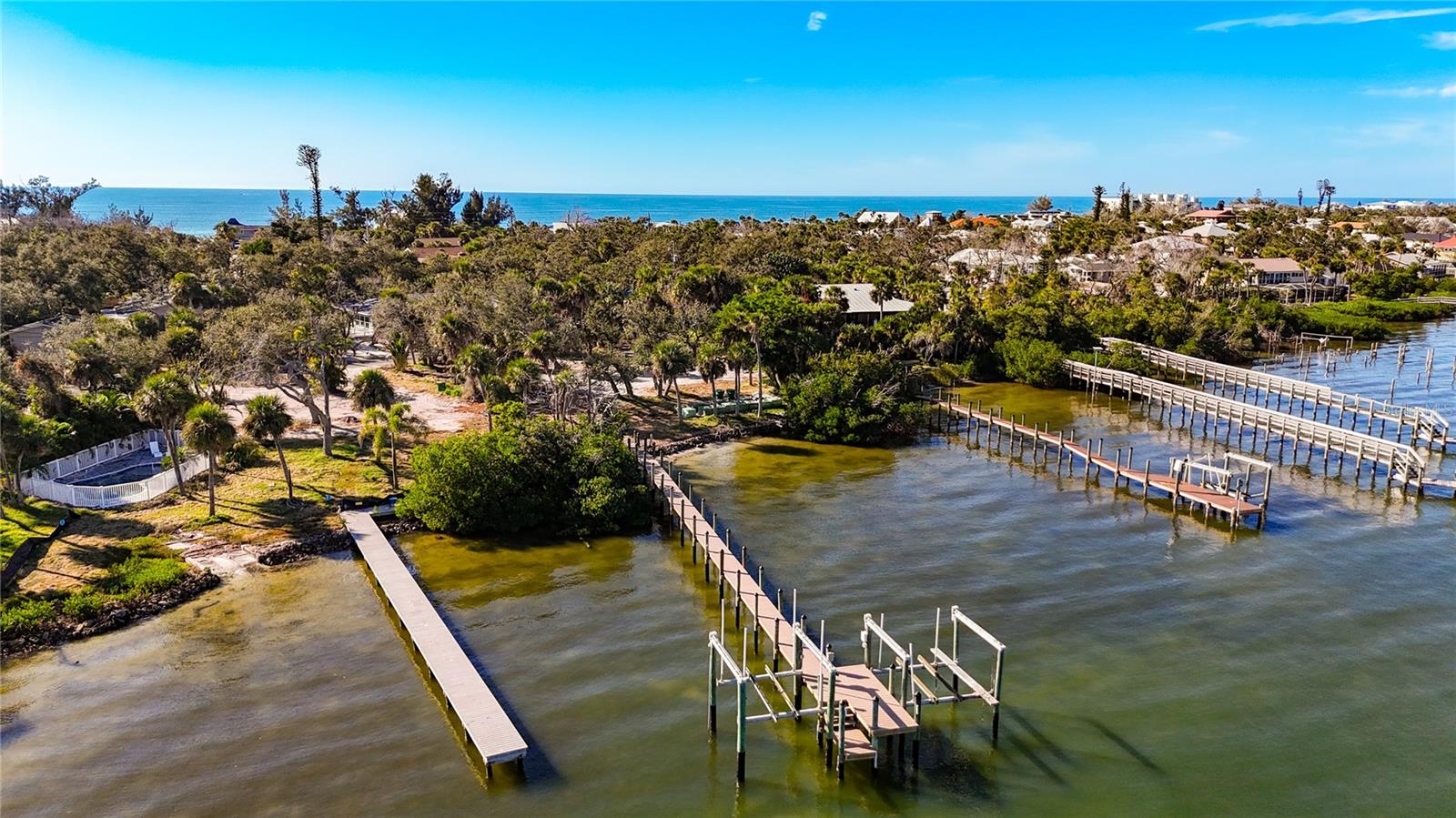 Image 21 of 44 For 4025 Bay Oaks Circle