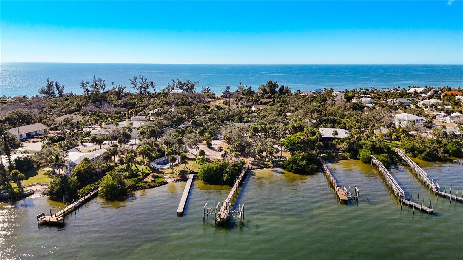 Image 22 of 44 For 4025 Bay Oaks Circle