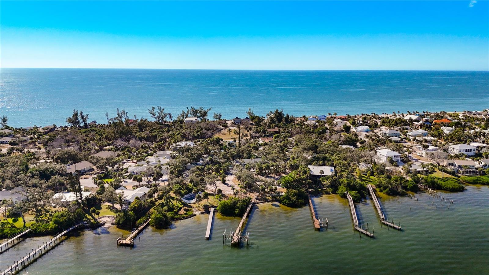 Image 24 of 44 For 4025 Bay Oaks Circle