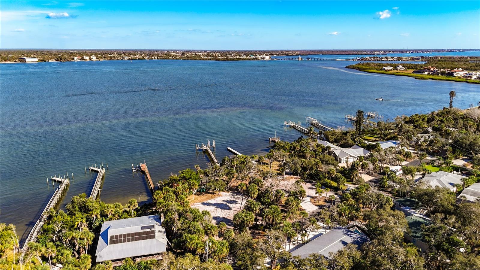 Image 5 of 44 For 4025 Bay Oaks Circle