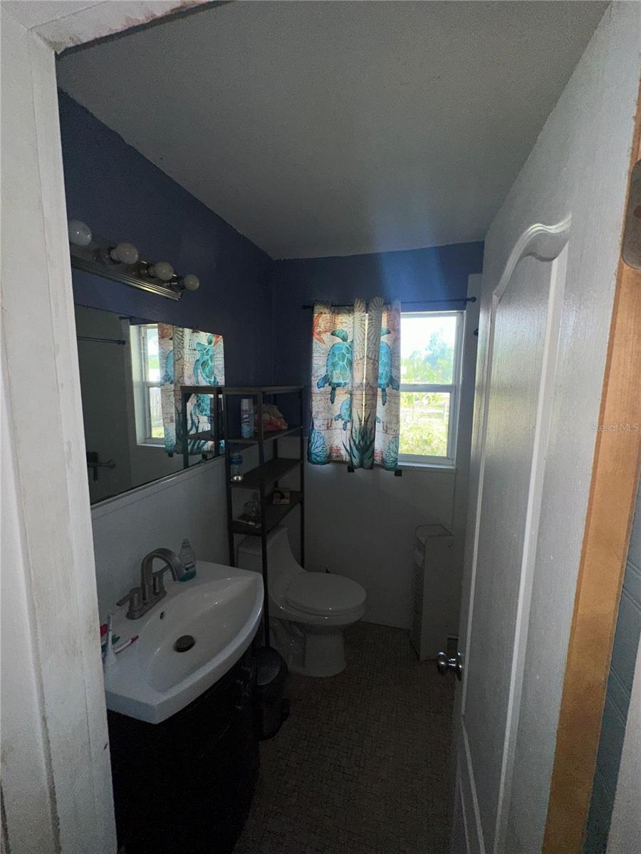 Image 13 of 13 For 111 Palm Avenue E