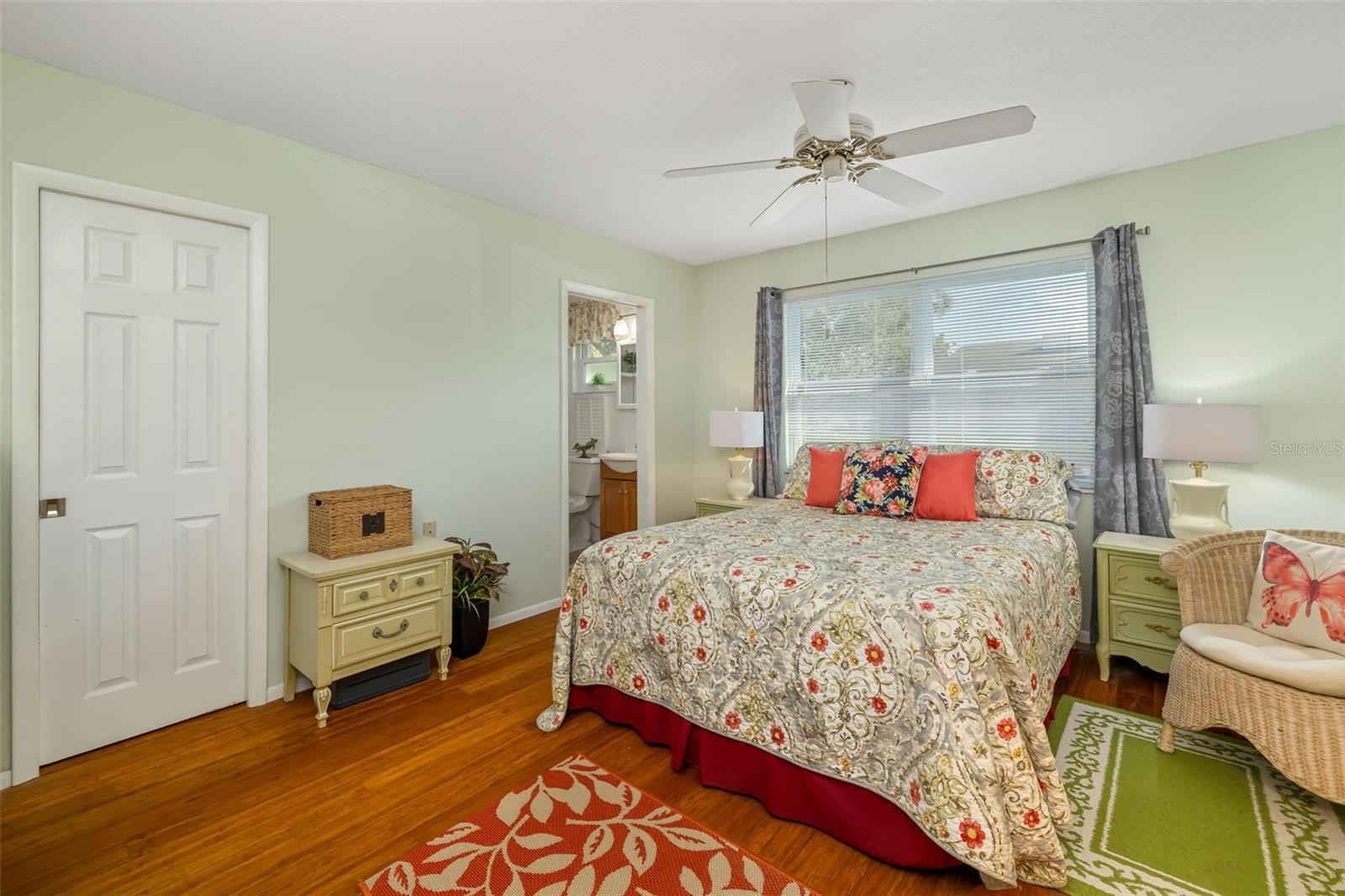 Image 26 of 79 For 5486 Riverbluff Circle V-24