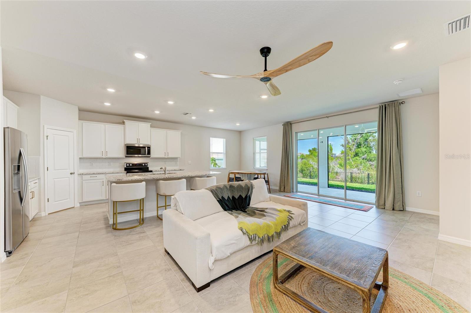 Image 13 of 69 For 16109 6th Avenue E