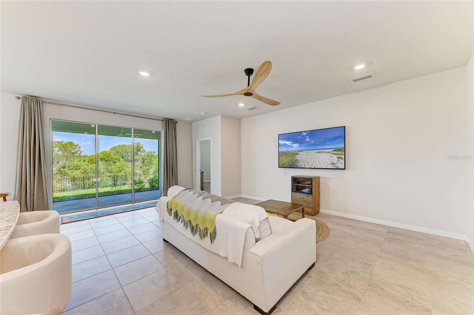 Image 14 of 69 For 16109 6th Avenue E