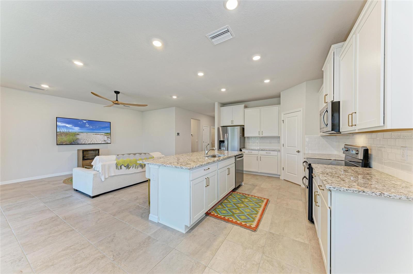 Image 20 of 69 For 16109 6th Avenue E