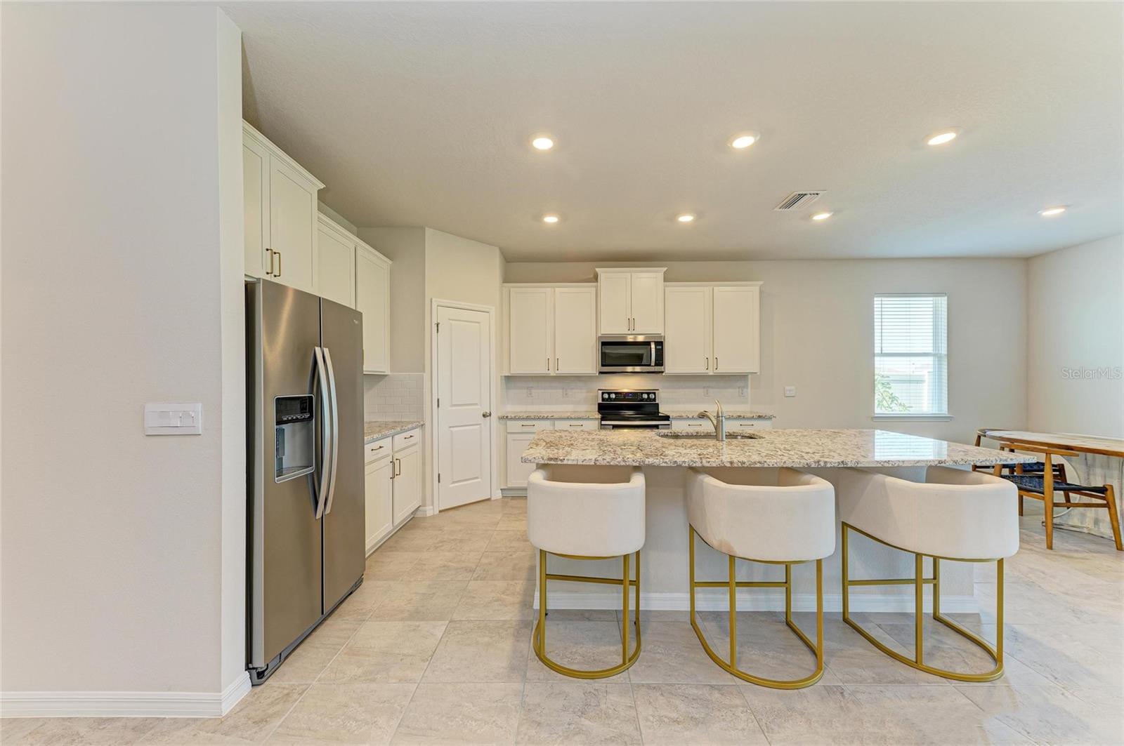 Image 22 of 69 For 16109 6th Avenue E