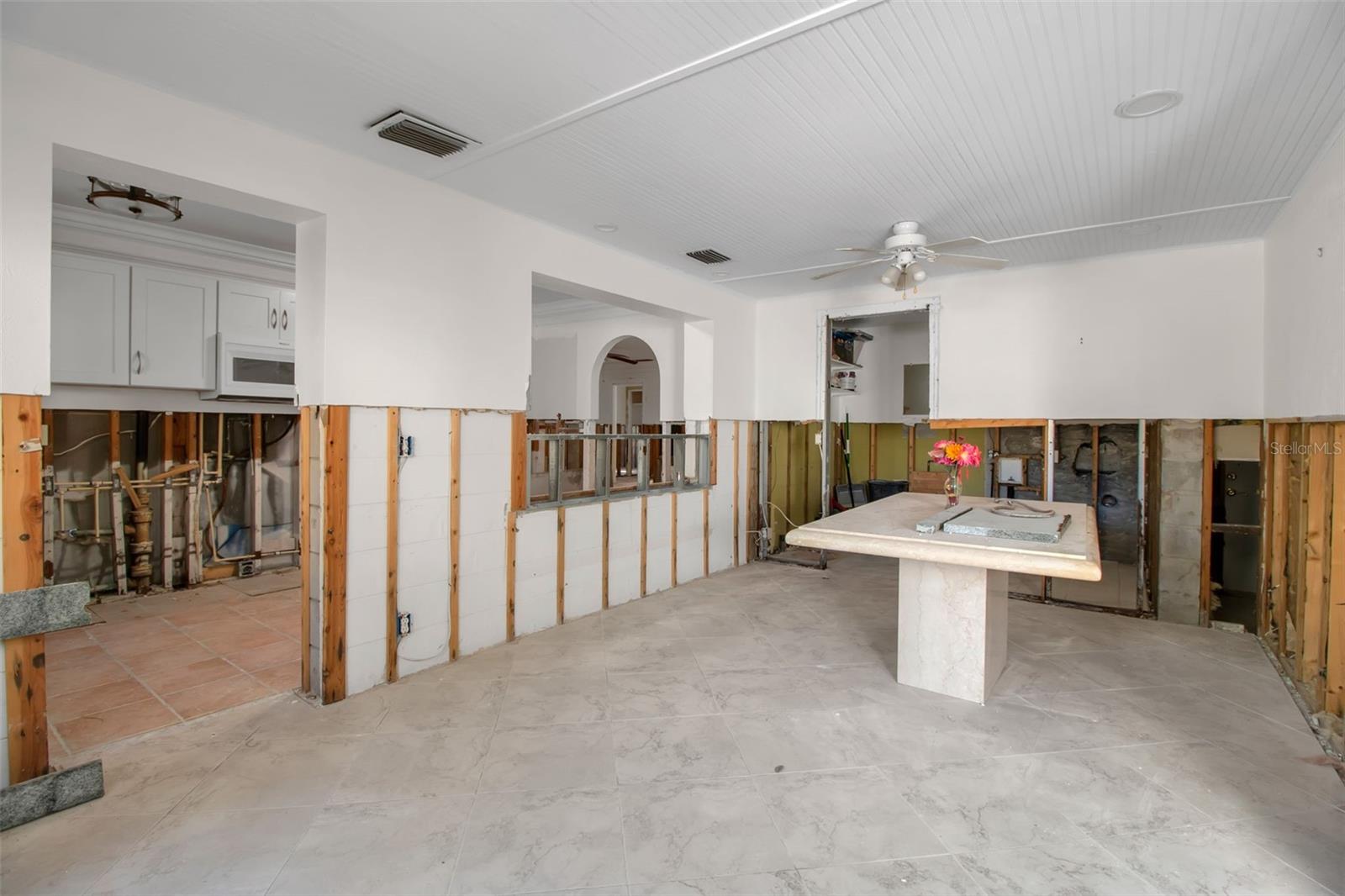 Image 10 of 39 For 144 Garden Lane