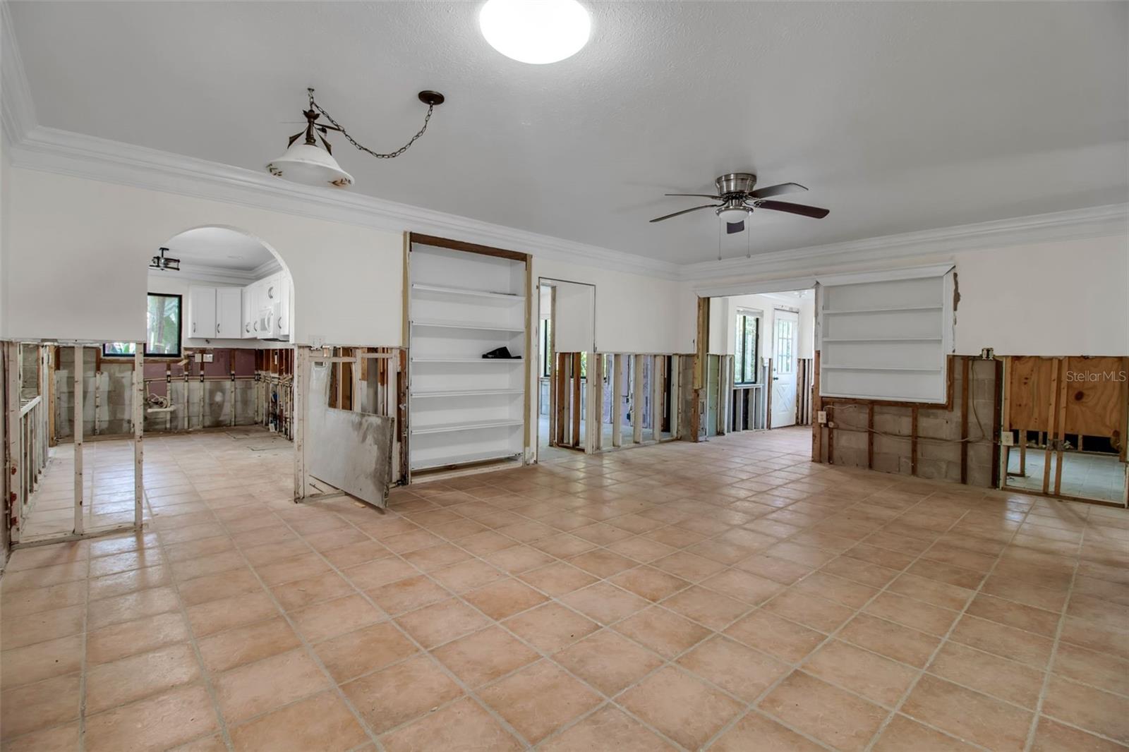 Image 7 of 39 For 144 Garden Lane