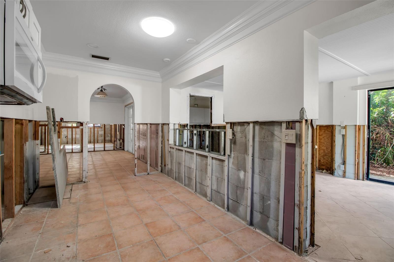 Image 9 of 39 For 144 Garden Lane