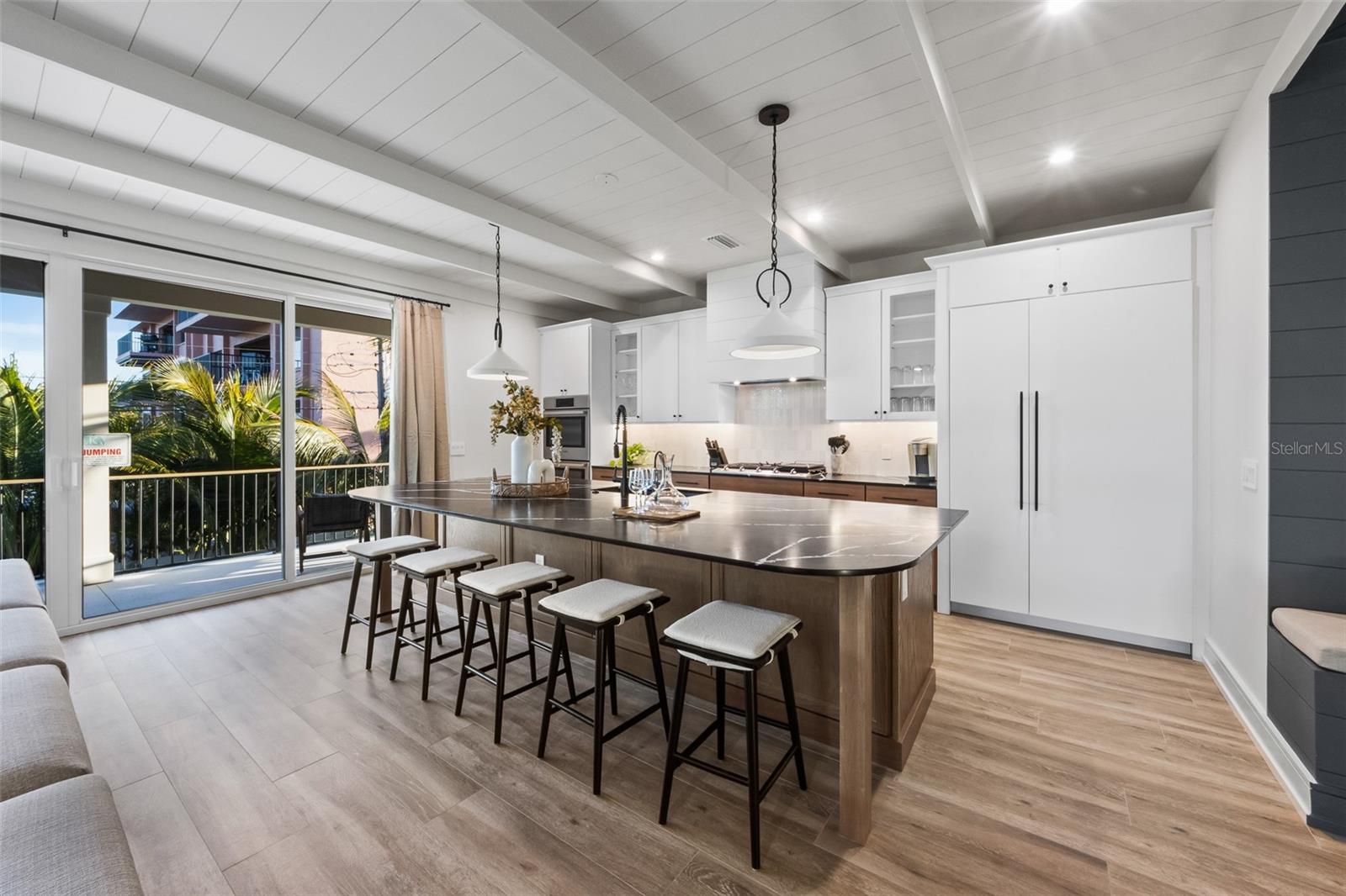 Listing photo id 3 for 150 Grant Drive