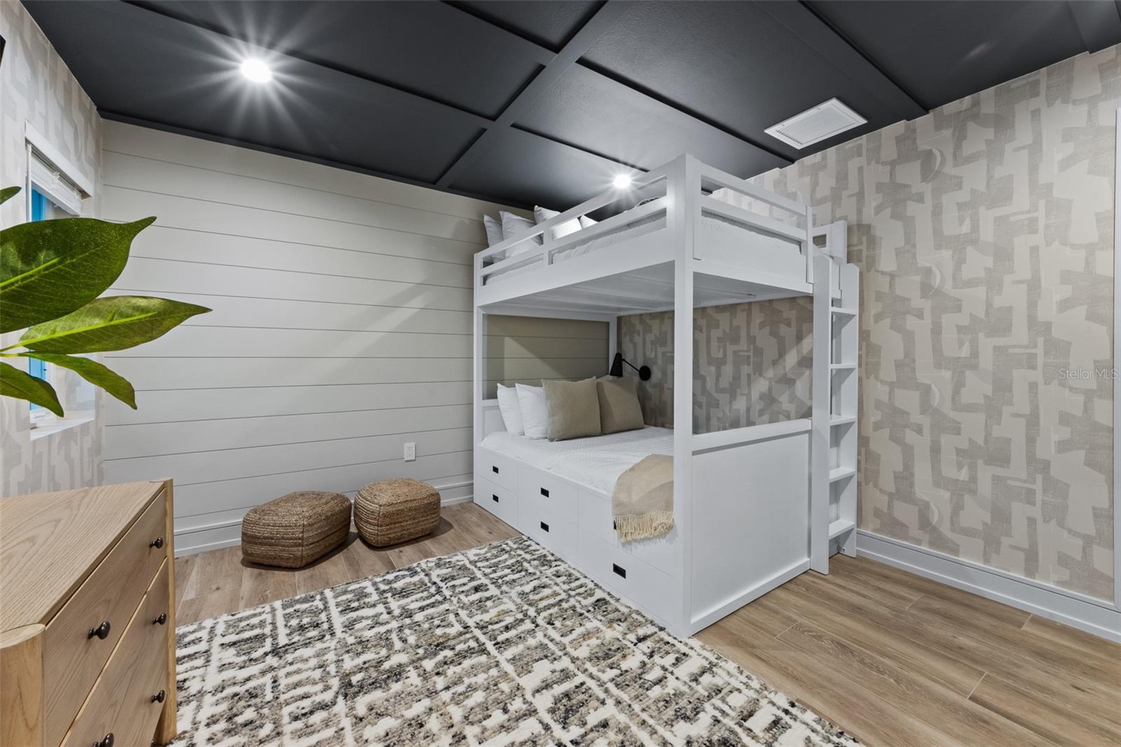 Listing photo id 51 for 150 Grant Drive