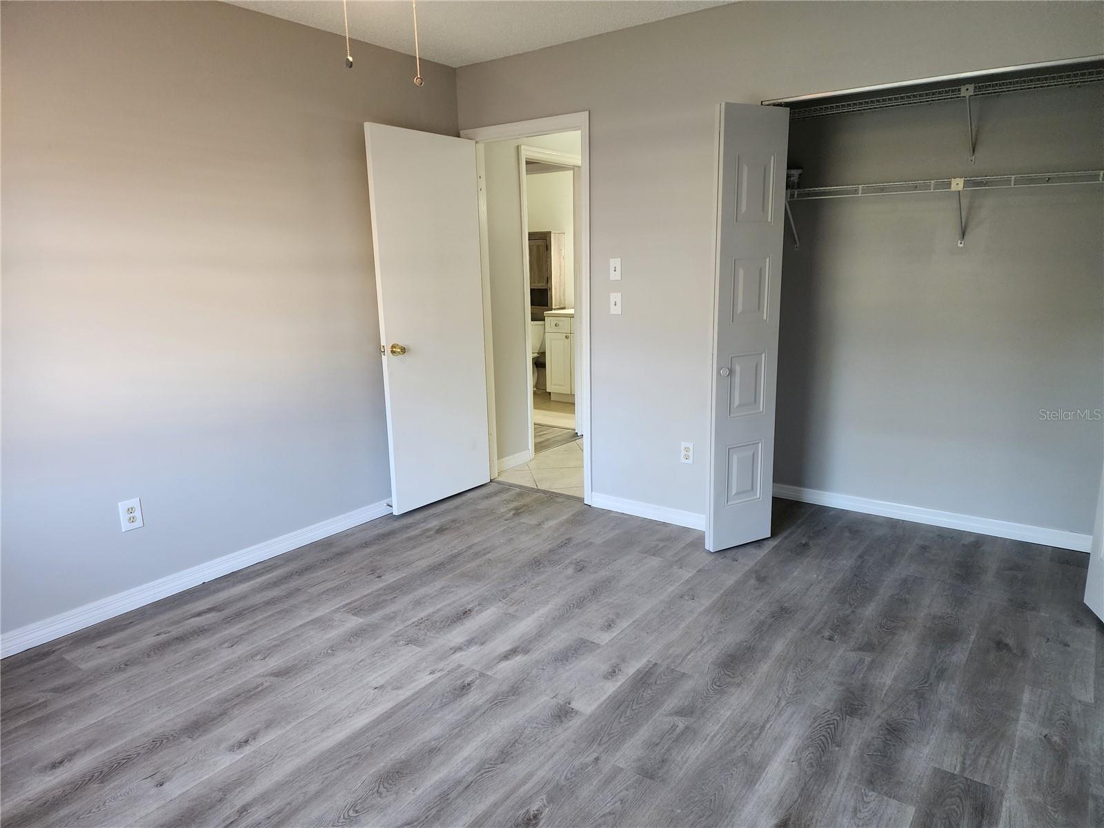 Image 20 of 60 For 1102 Halton Court 1102