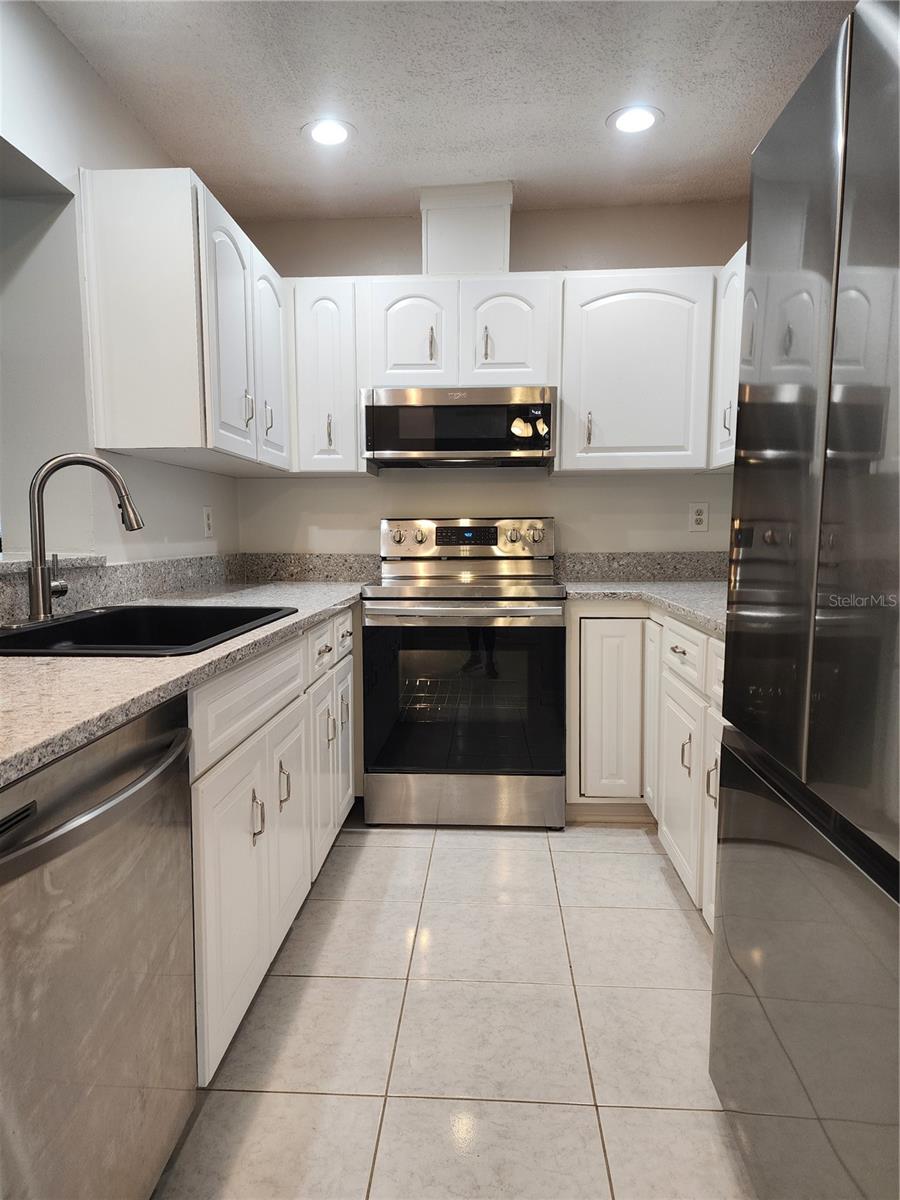 Image 7 of 60 For 1102 Halton Court 1102