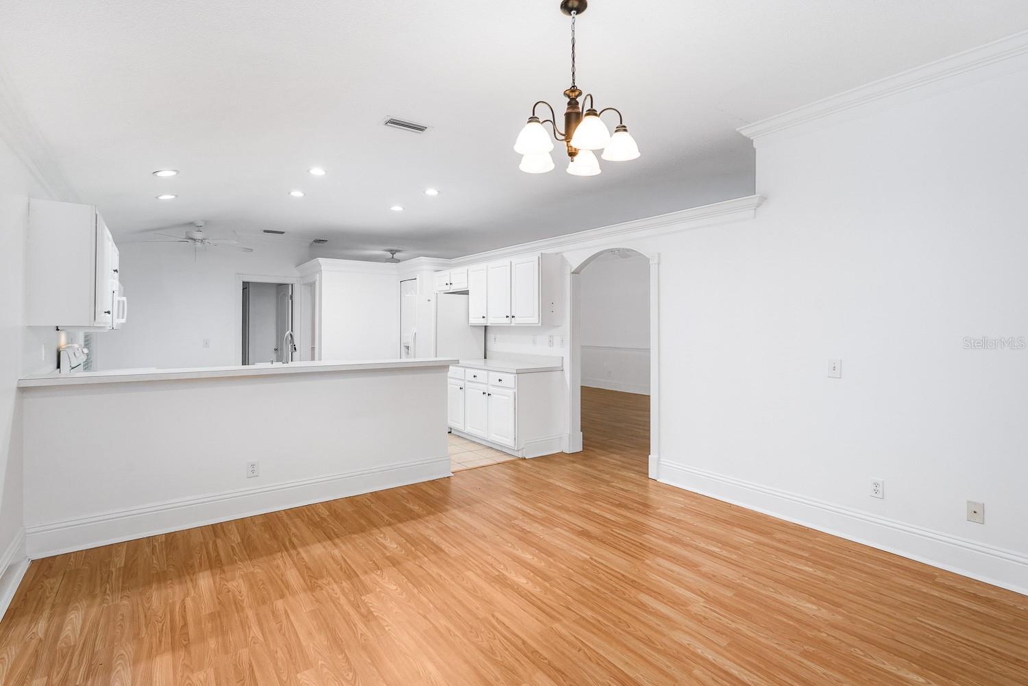 Image 17 of 43 For 295 Fareham Drive