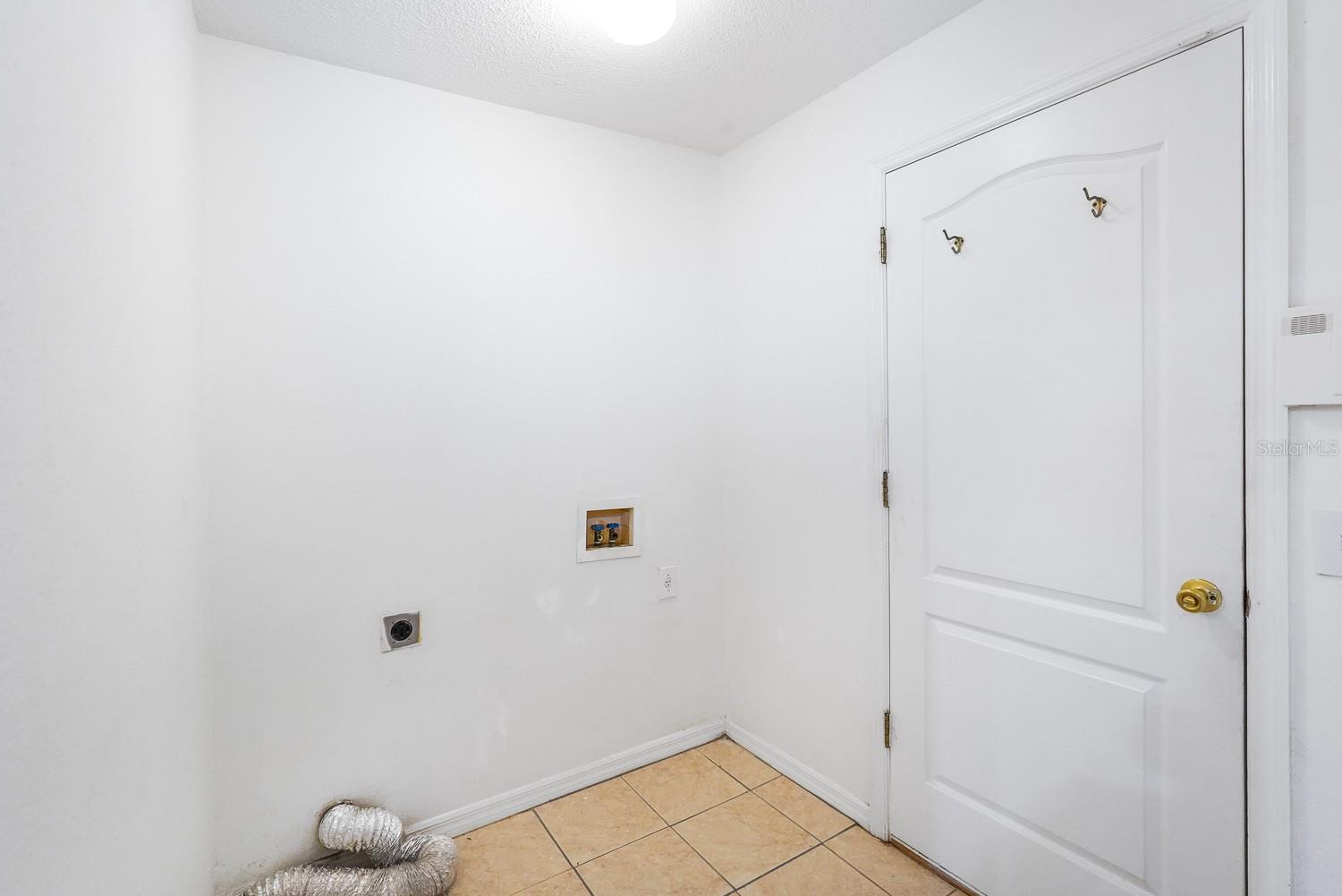 Image 33 of 43 For 295 Fareham Drive