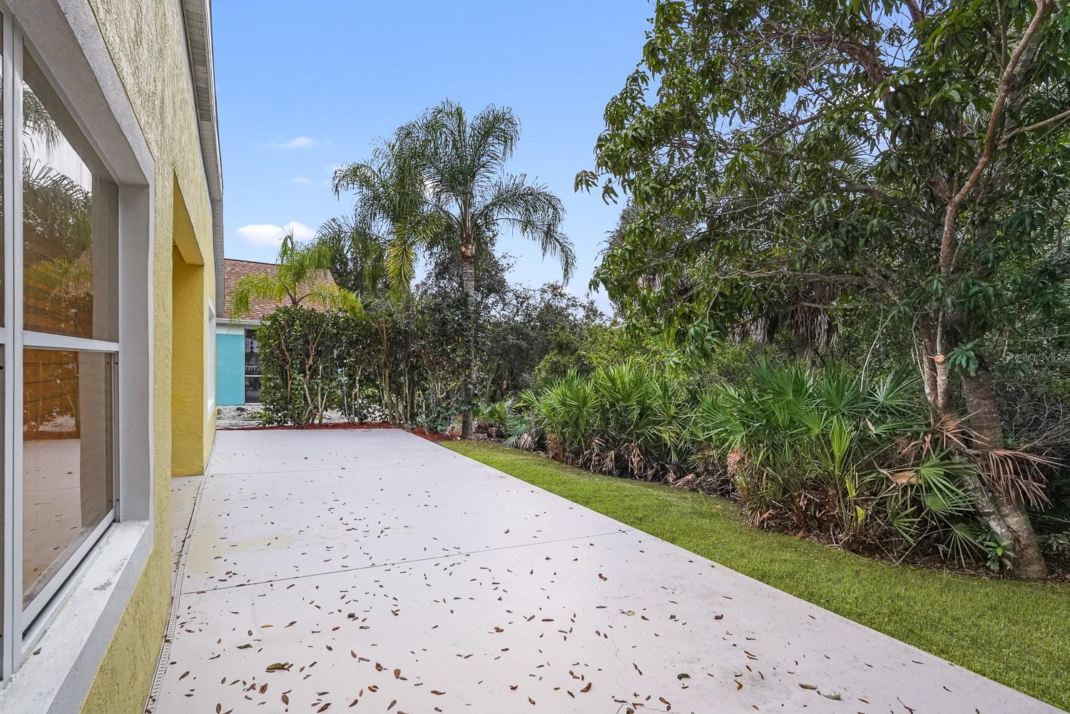 Image 36 of 43 For 295 Fareham Drive