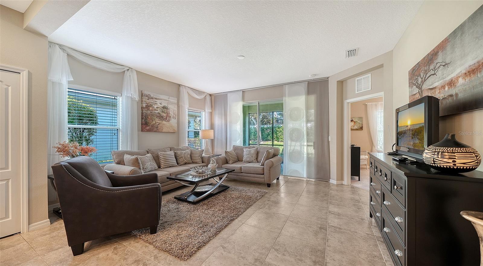 Image 10 of 40 For 5356 Fairfield Boulevard