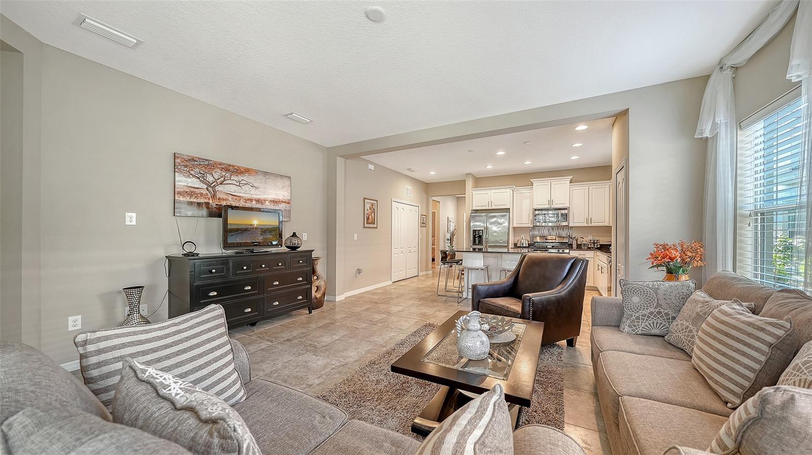 Image 12 of 40 For 5356 Fairfield Boulevard