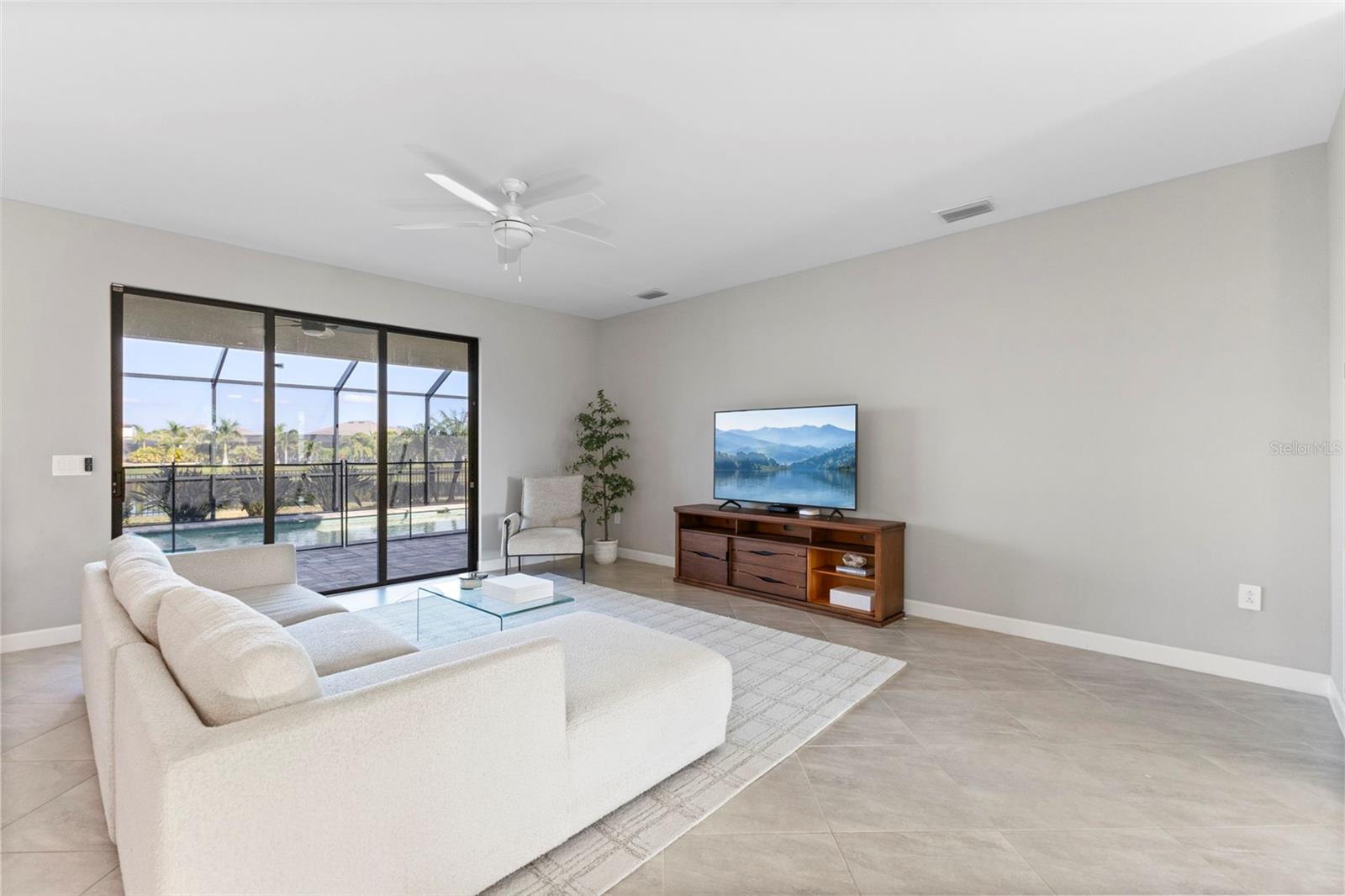 Image 15 of 67 For 15627 White Linen Drive