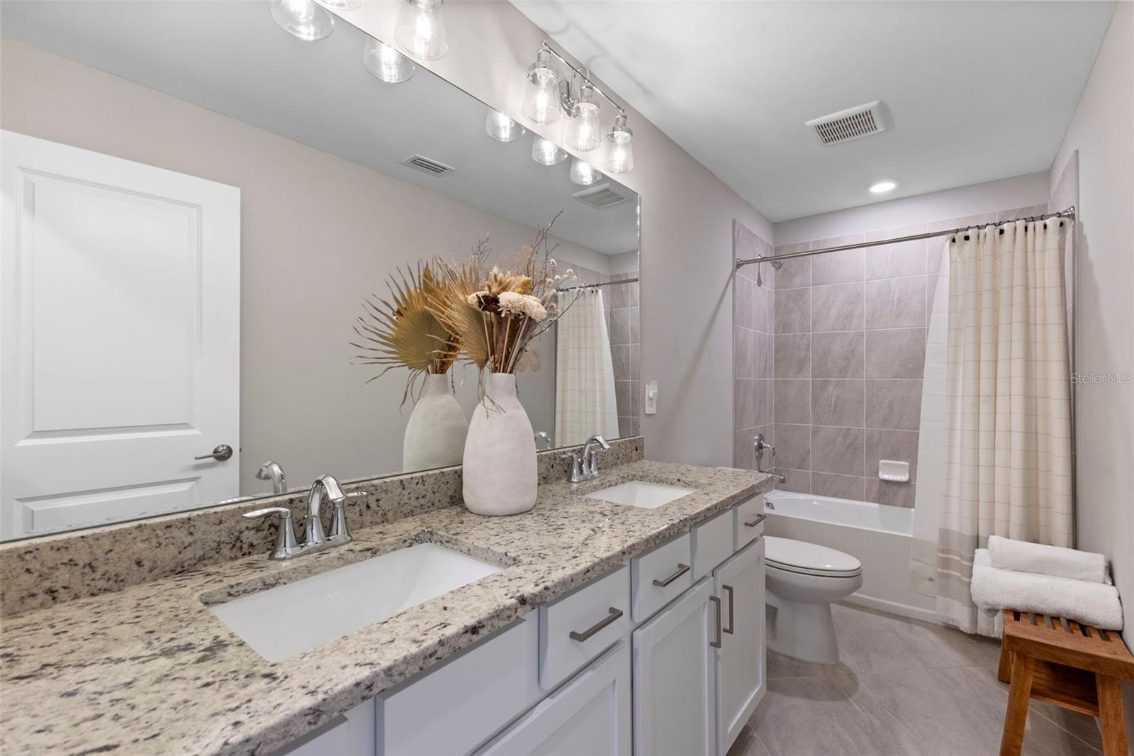 Image 33 of 67 For 15627 White Linen Drive