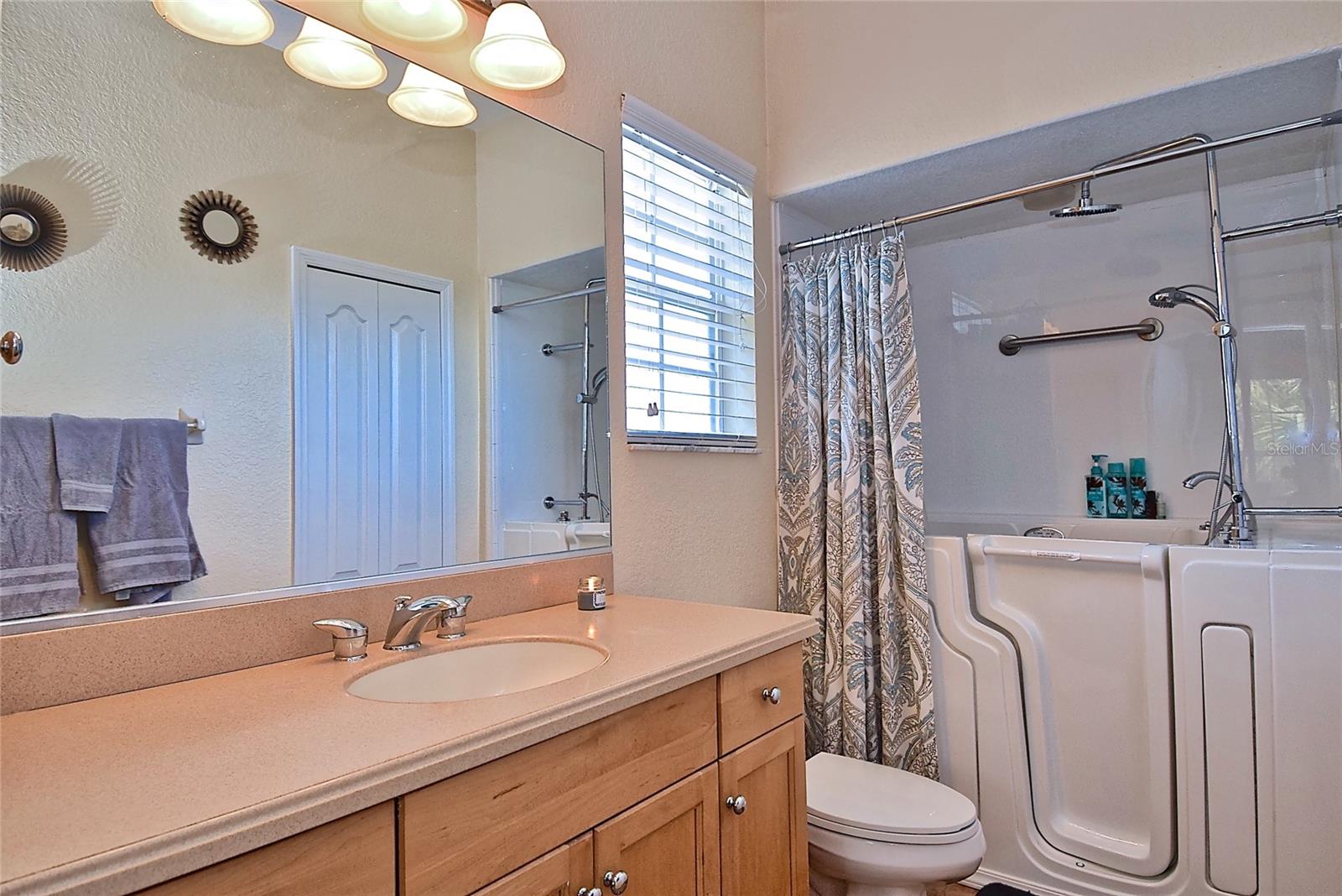 Image 21 of 43 For 1000 Gardens Edge Drive 1023