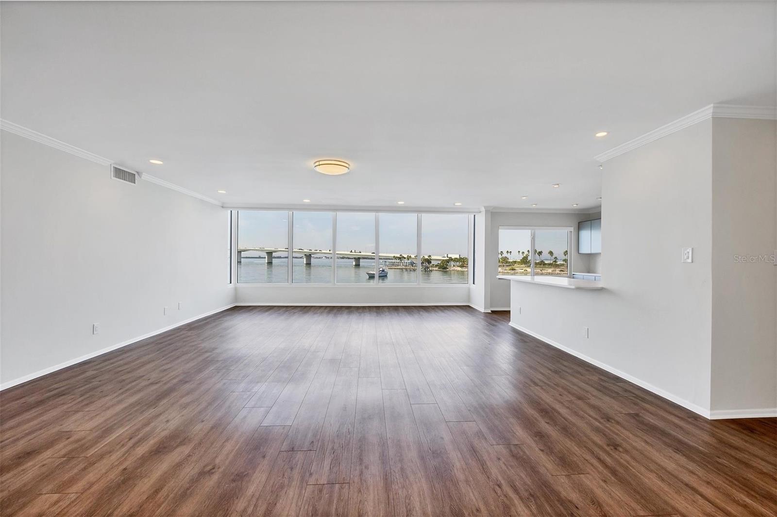 Image 13 of 60 For 226 Golden Gate Point 32