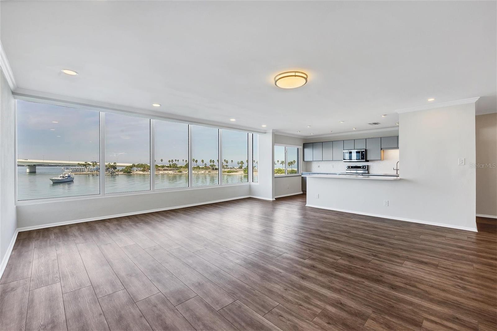 Image 15 of 60 For 226 Golden Gate Point 32